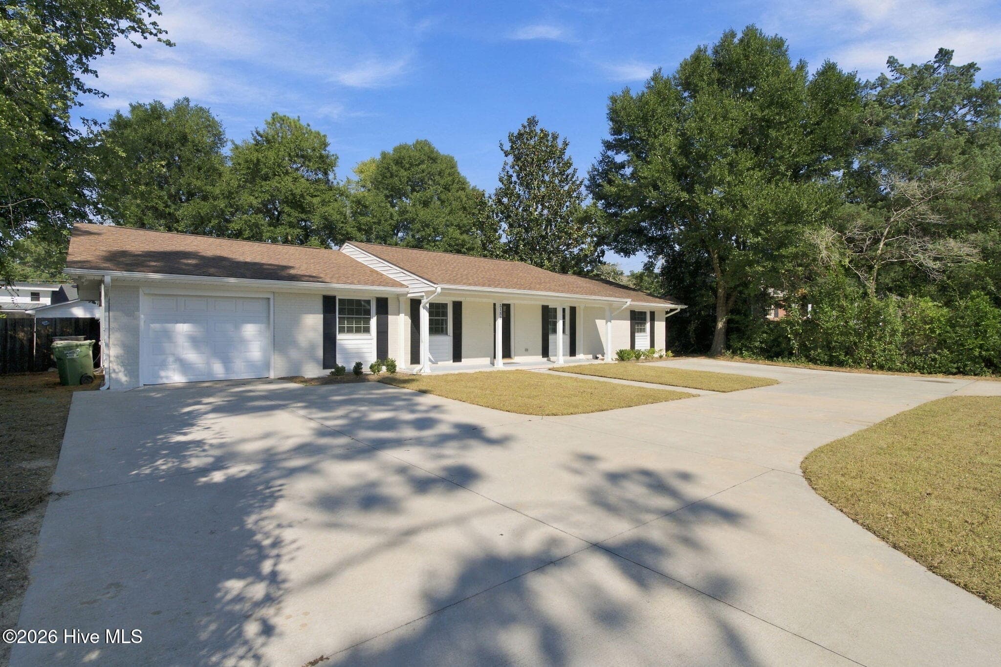 Single Family Residence at 5133 Clear Run Drive, Wilmington, NC 28403, photo 2 of 40