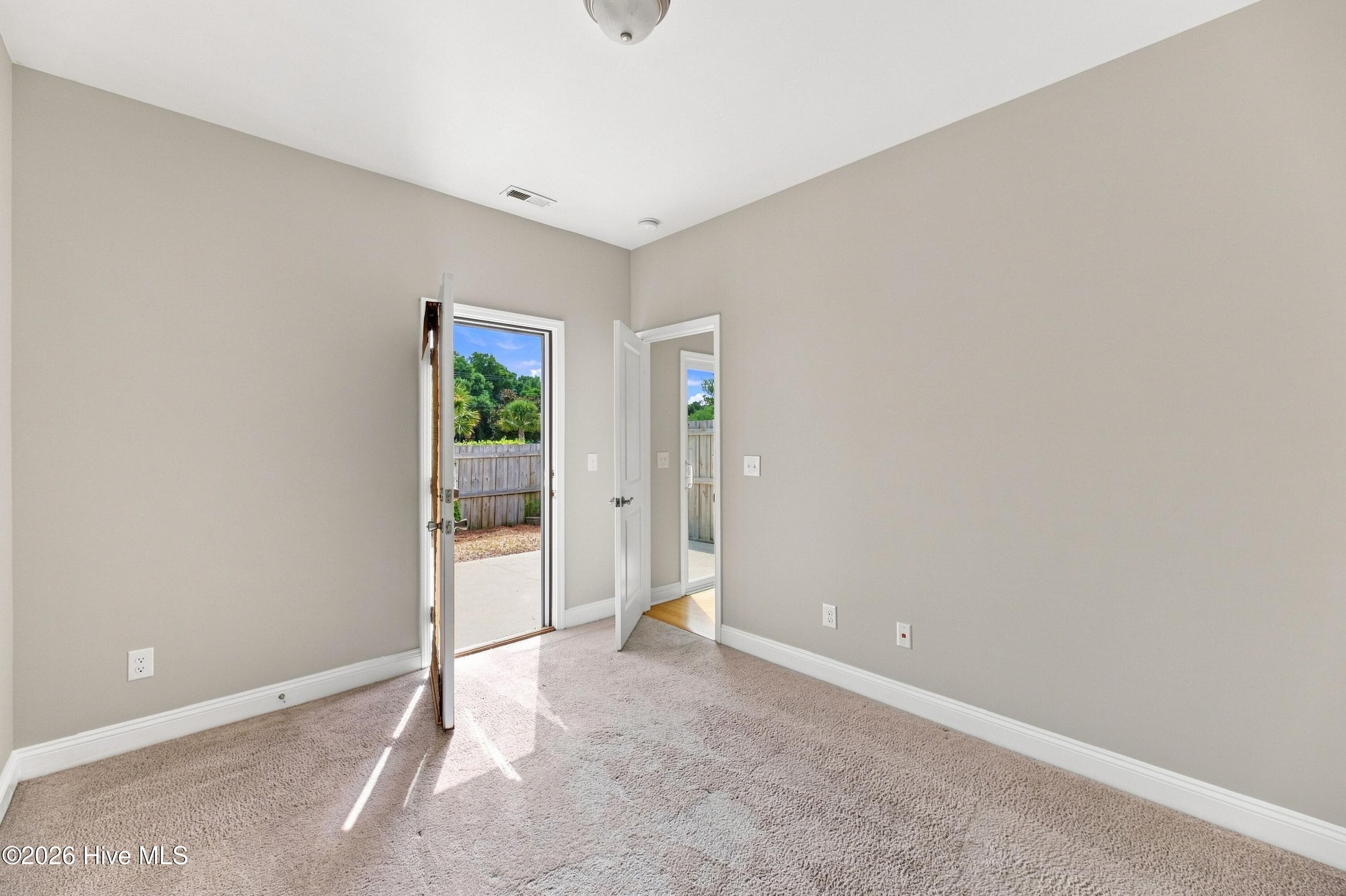 Single Family Residence at 8023 Sweetgrass Court, Wilmington, NC 28412, photo 15 of 33
