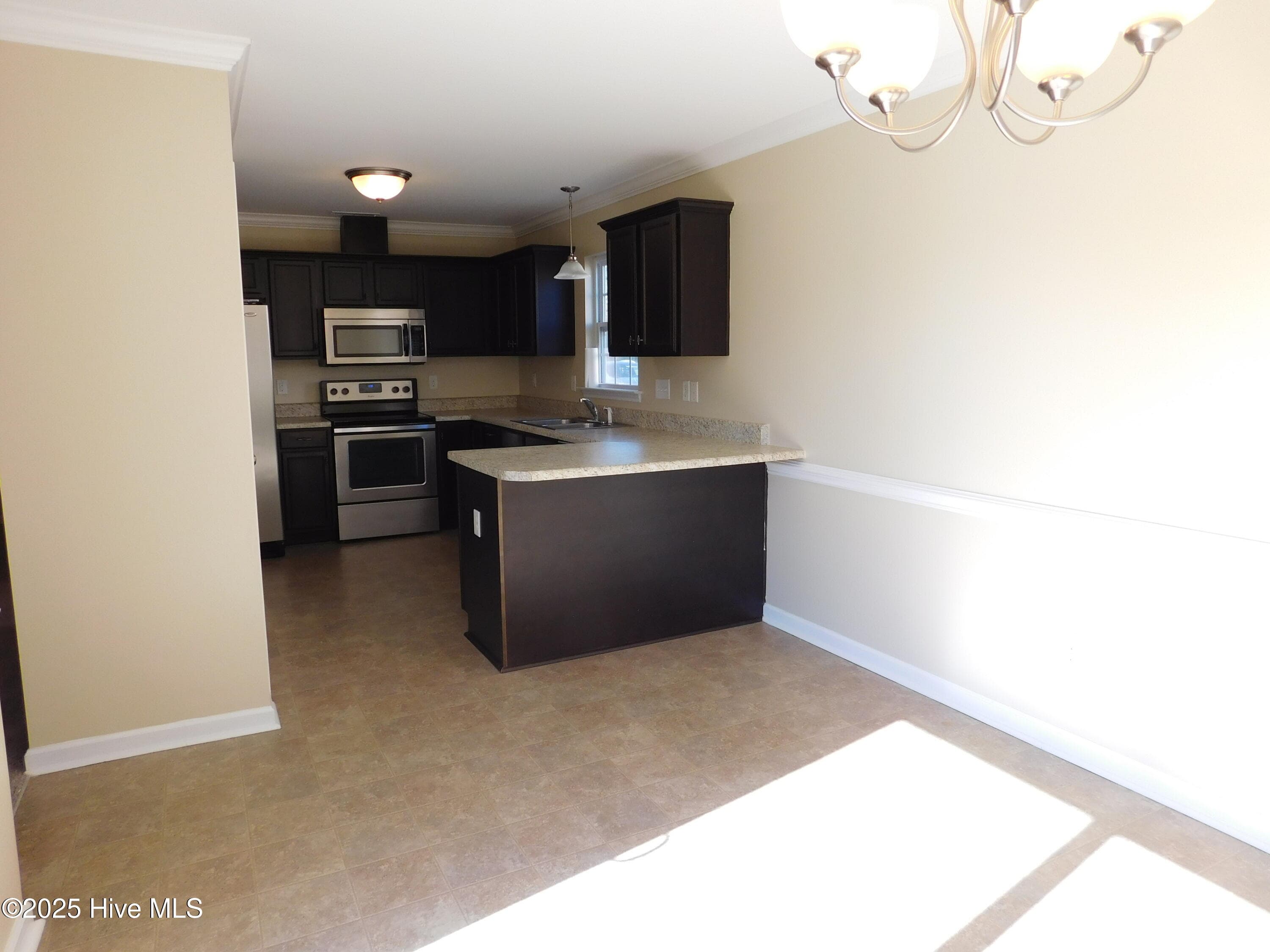 Single Family Residence at 107 Lynden Lane, New Bern, NC 28560, photo 13 of 21