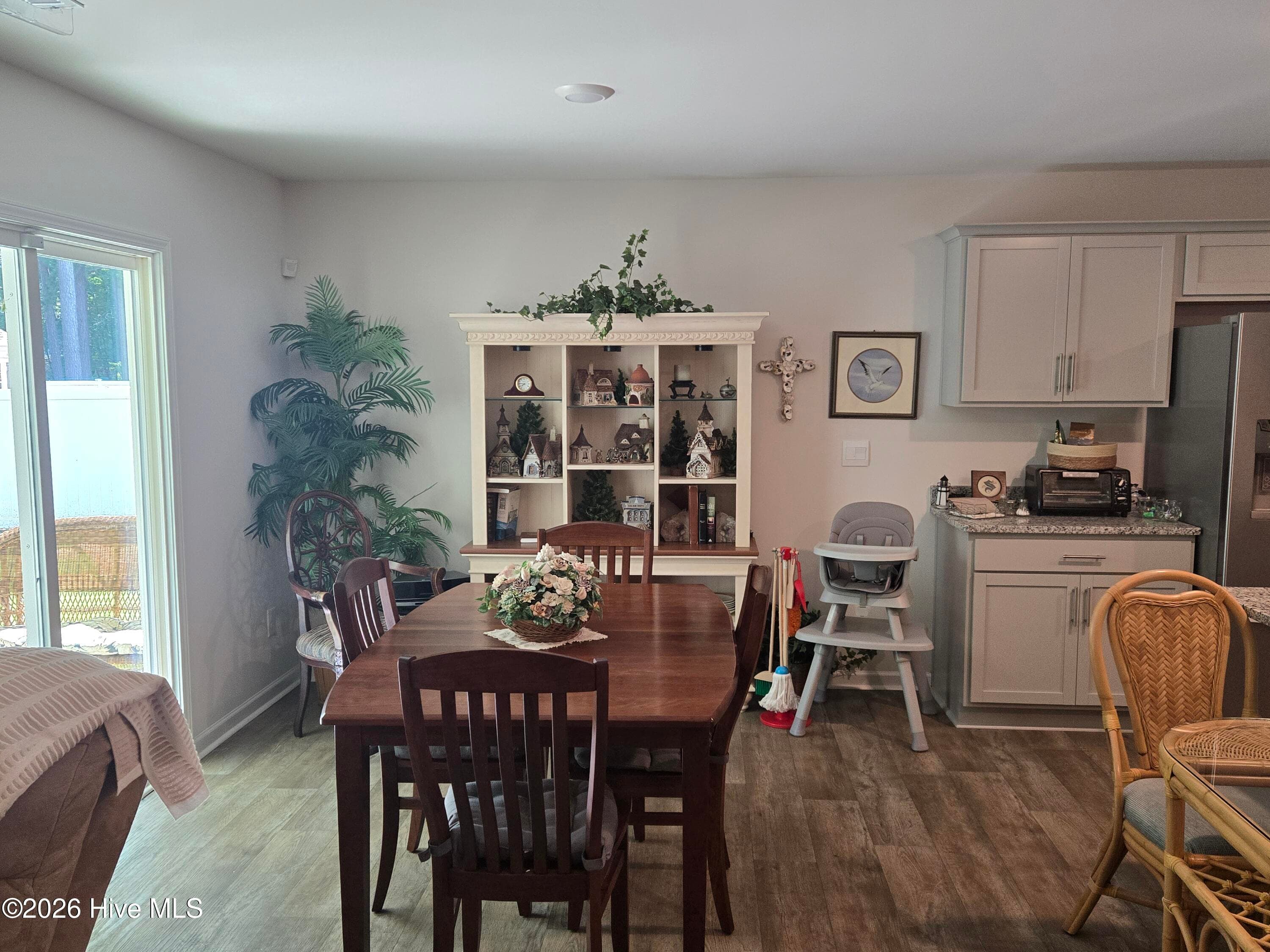 Single Family Residence at 301 Stratton Place, Washington, NC 27889, photo 5 of 12