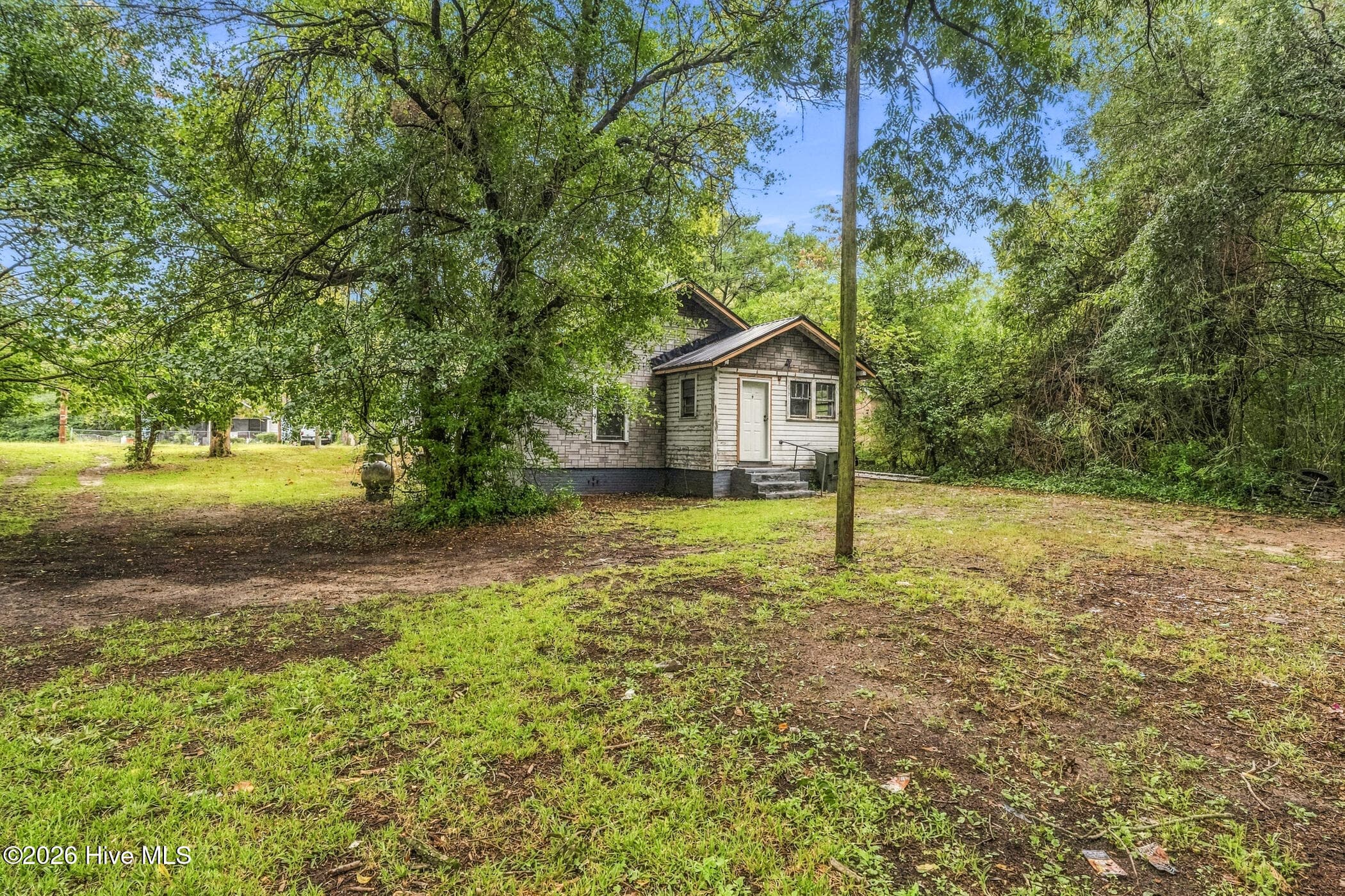 Single Family Residence at 309 Pine Street, Hamlet, NC 28345, photo 5 of 27