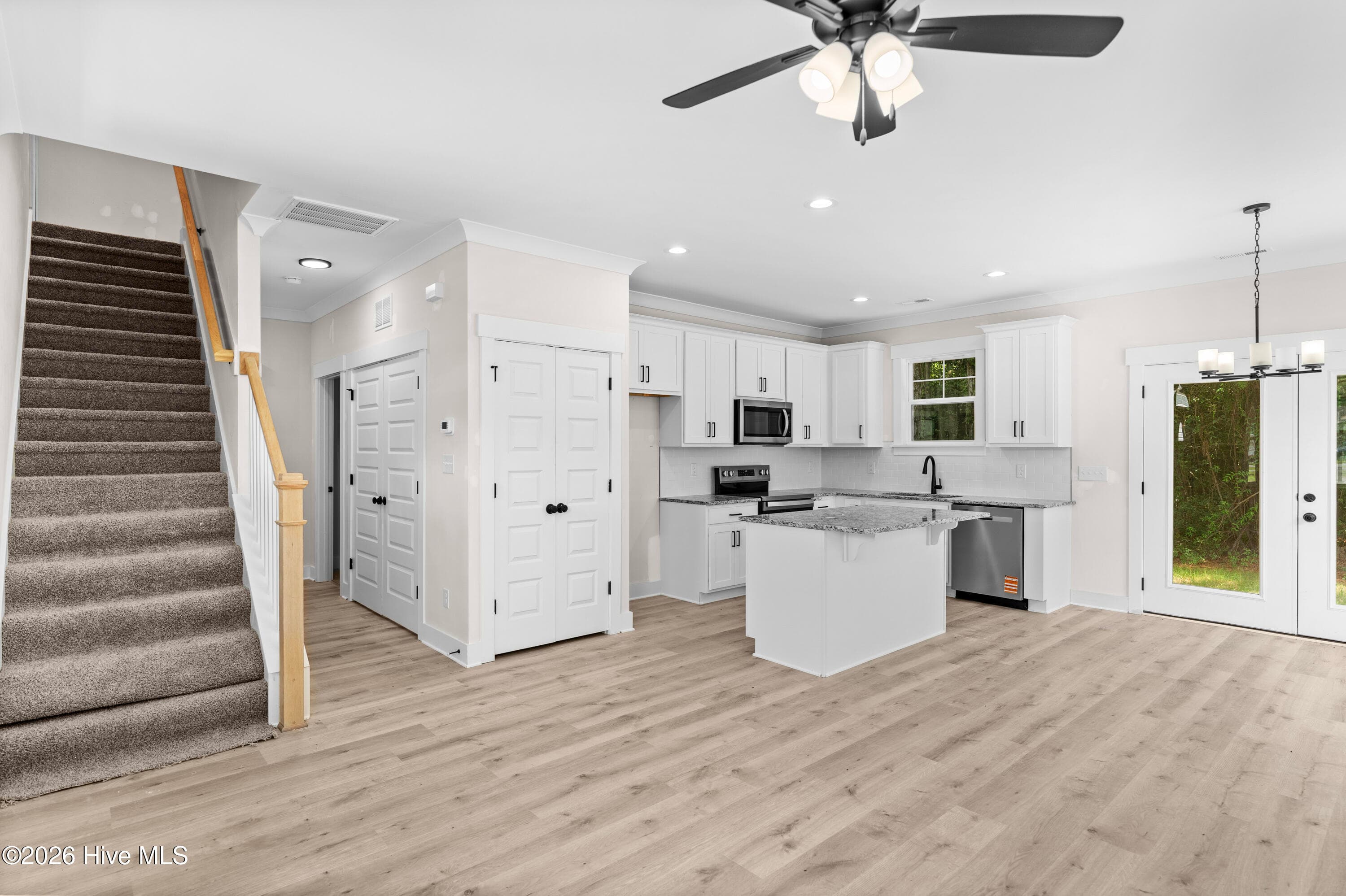 Single Family Residence at 445 Peregrine Ridge Drive, New Bern, NC 28560, photo 4 of 79