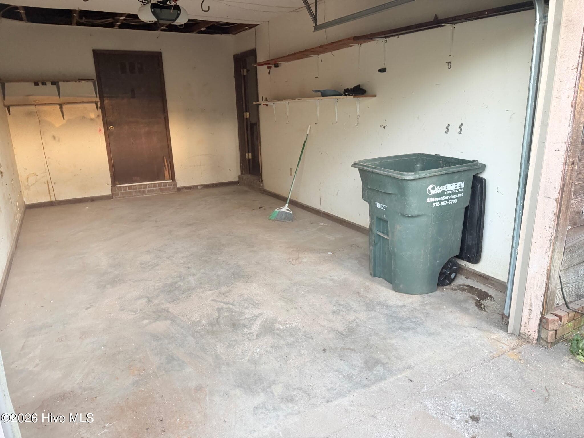 Garage - 156 N Jefferson Street Ext, Lyons, GA 30436