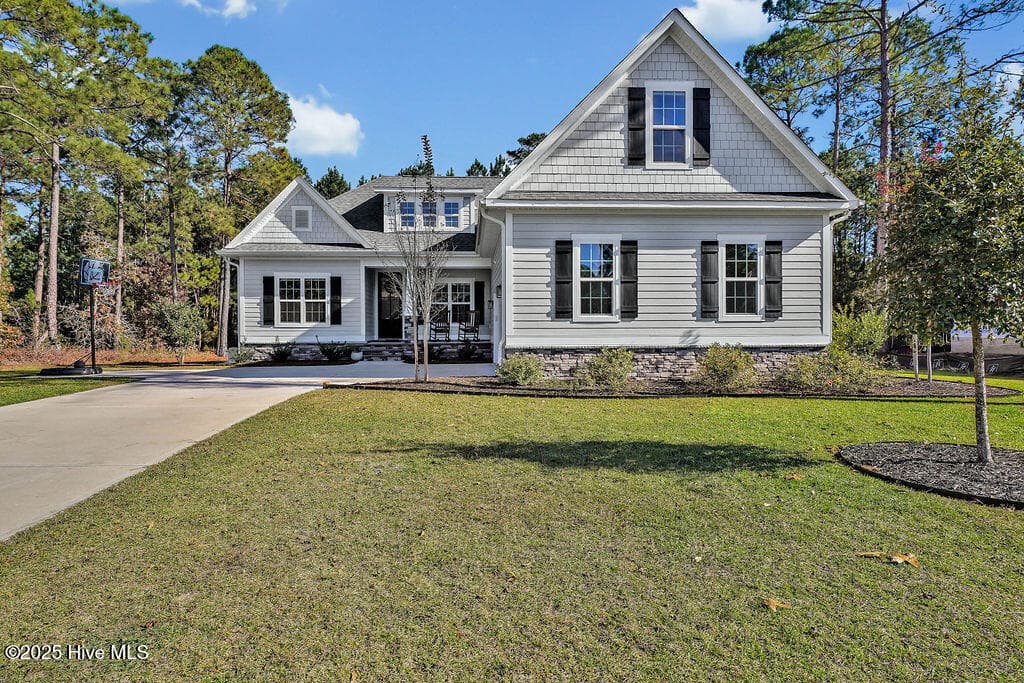717 Breezewood Drive SE, Bolivia, NC 28422