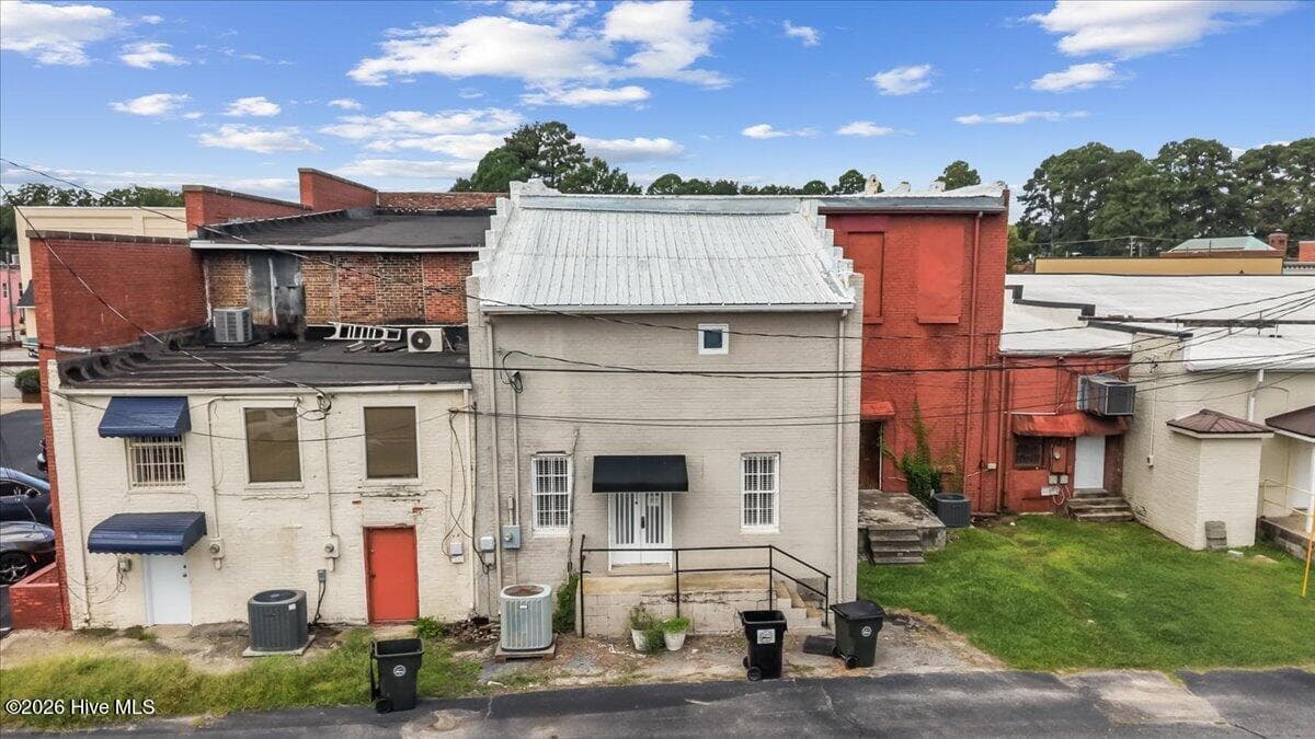 Business at 114 N Center Street, Mount Olive, NC 28365, photo 13 of 39