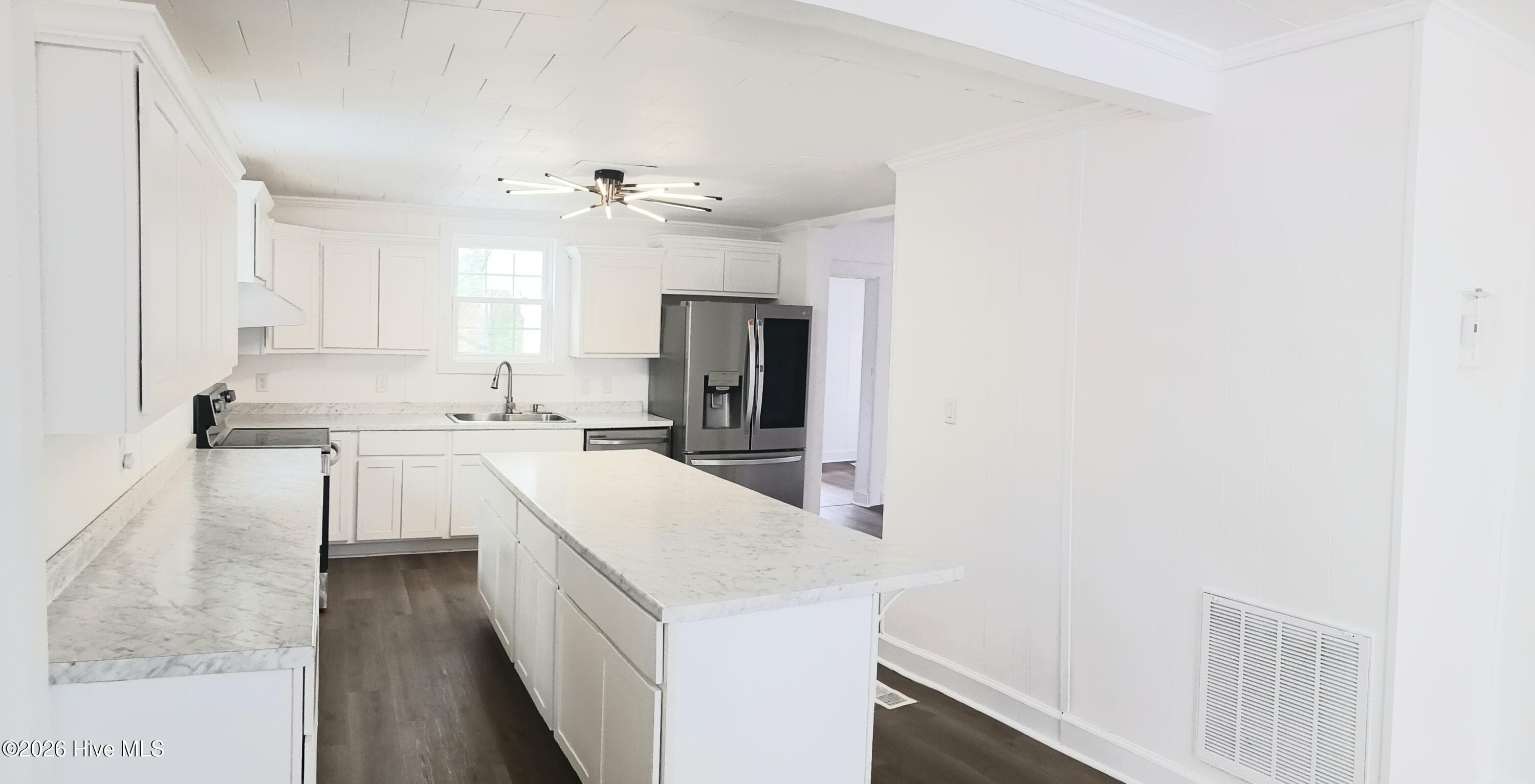 Single Family Residence at 919 College Circle N, Wilson, NC 27893, photo 4 of 12