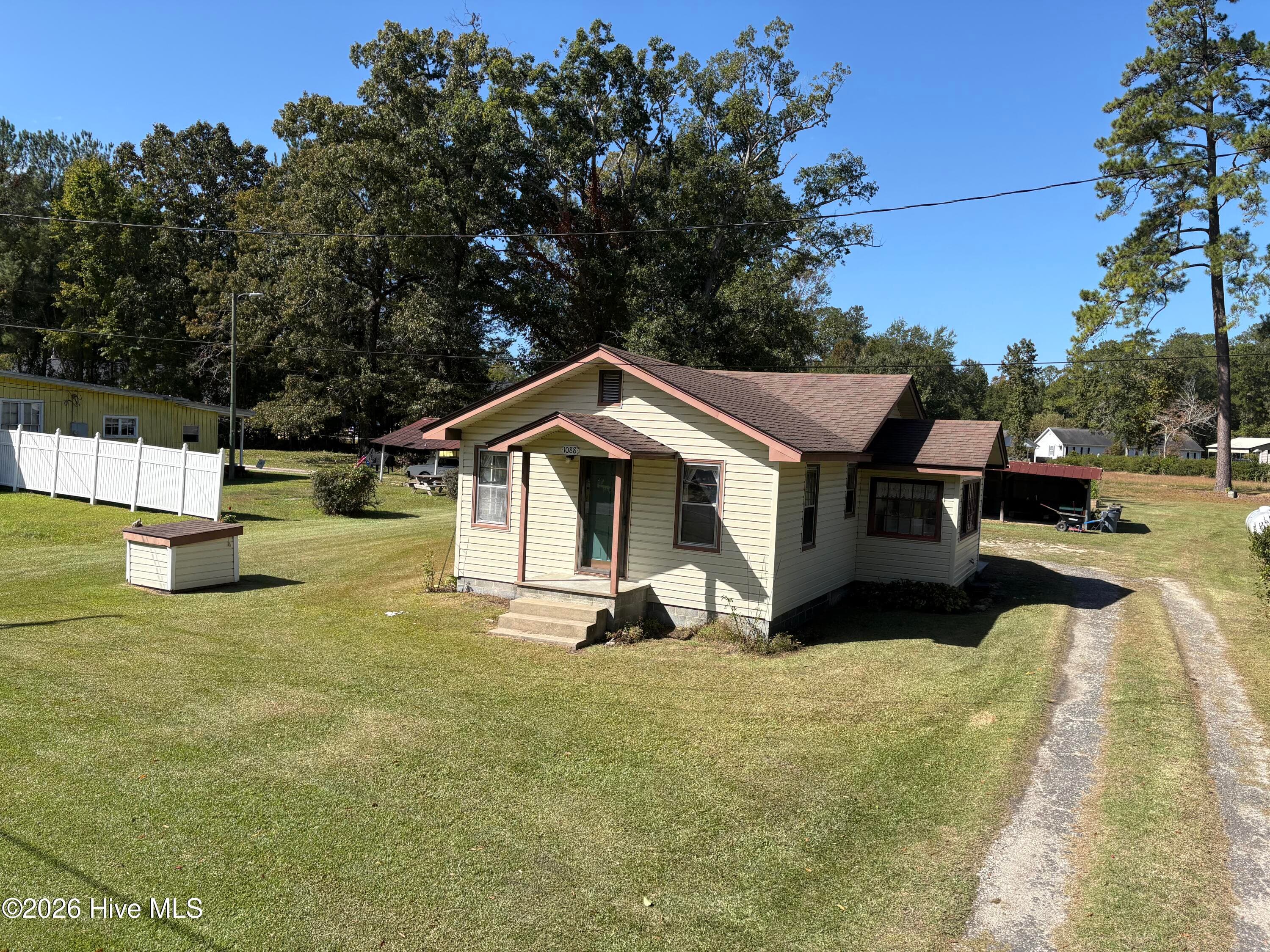 1088 Jefferson Road, Lake Waccamaw, NC 28450