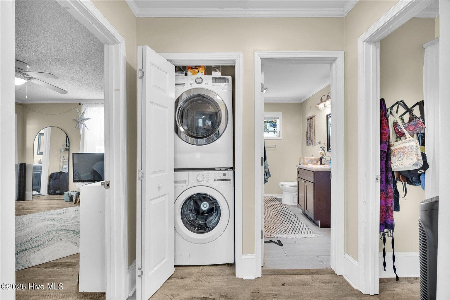 Front unit laundry - 305 Macmillan Avenue N, Wilmington, NC 28403