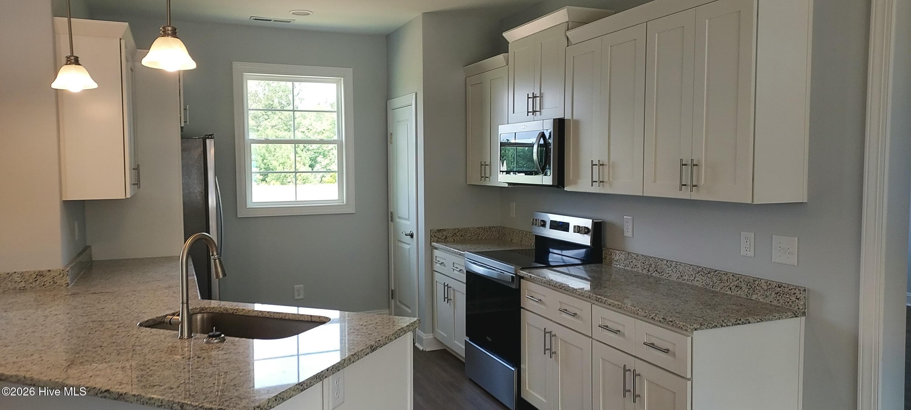 Single Family Residence at 113 Rolling Water Lane, Swansboro, NC 28584, photo 11 of 19