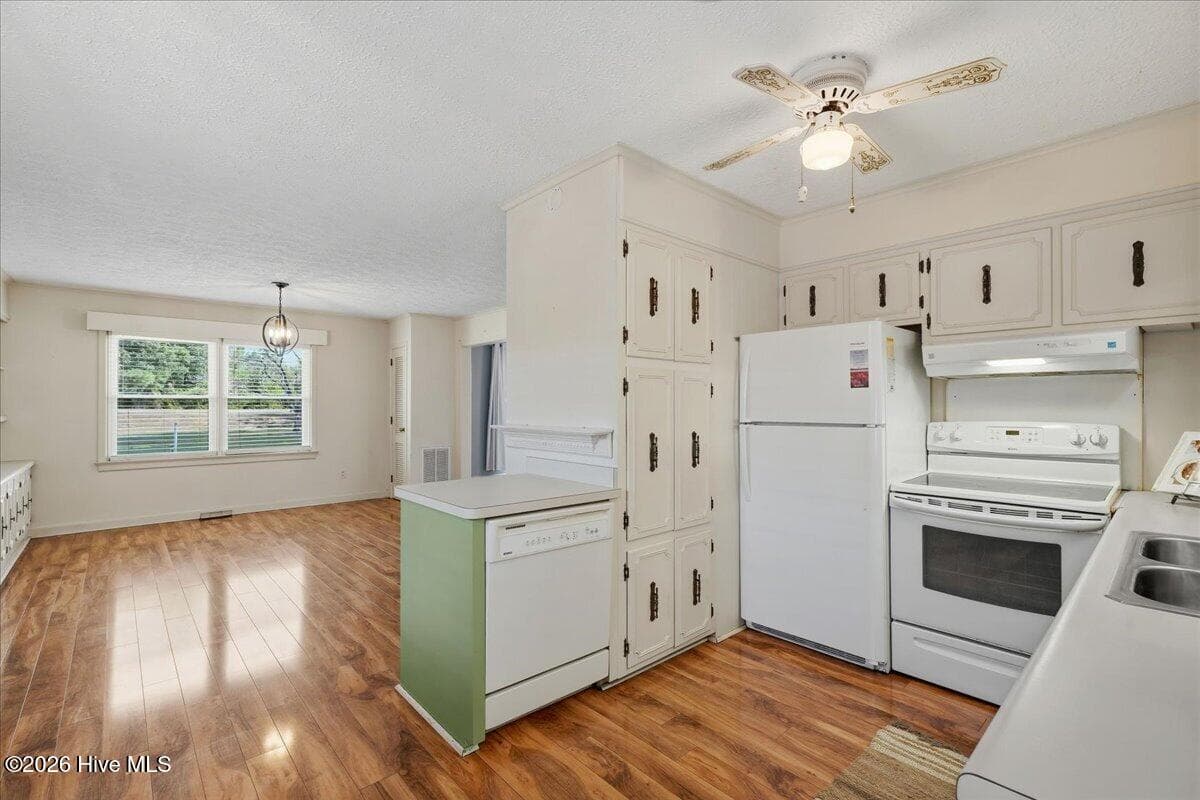 Single Family Residence at 1618 W US 70 Hwy W, Goldsboro, NC 27530, photo 16 of 56