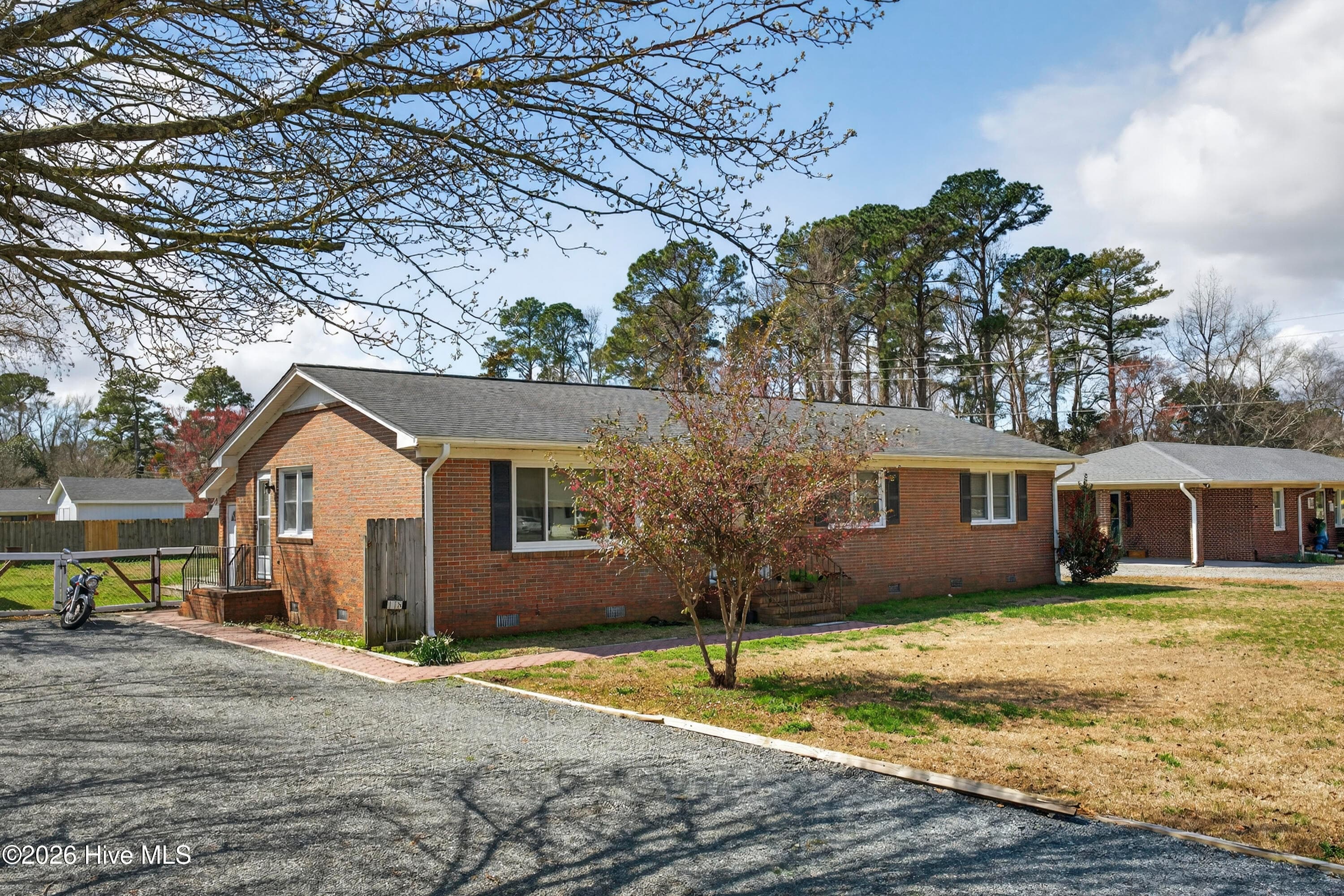 Single Family Residence at 118 Jamaica Drive, Wilmington, NC 28401, photo 3 of 7