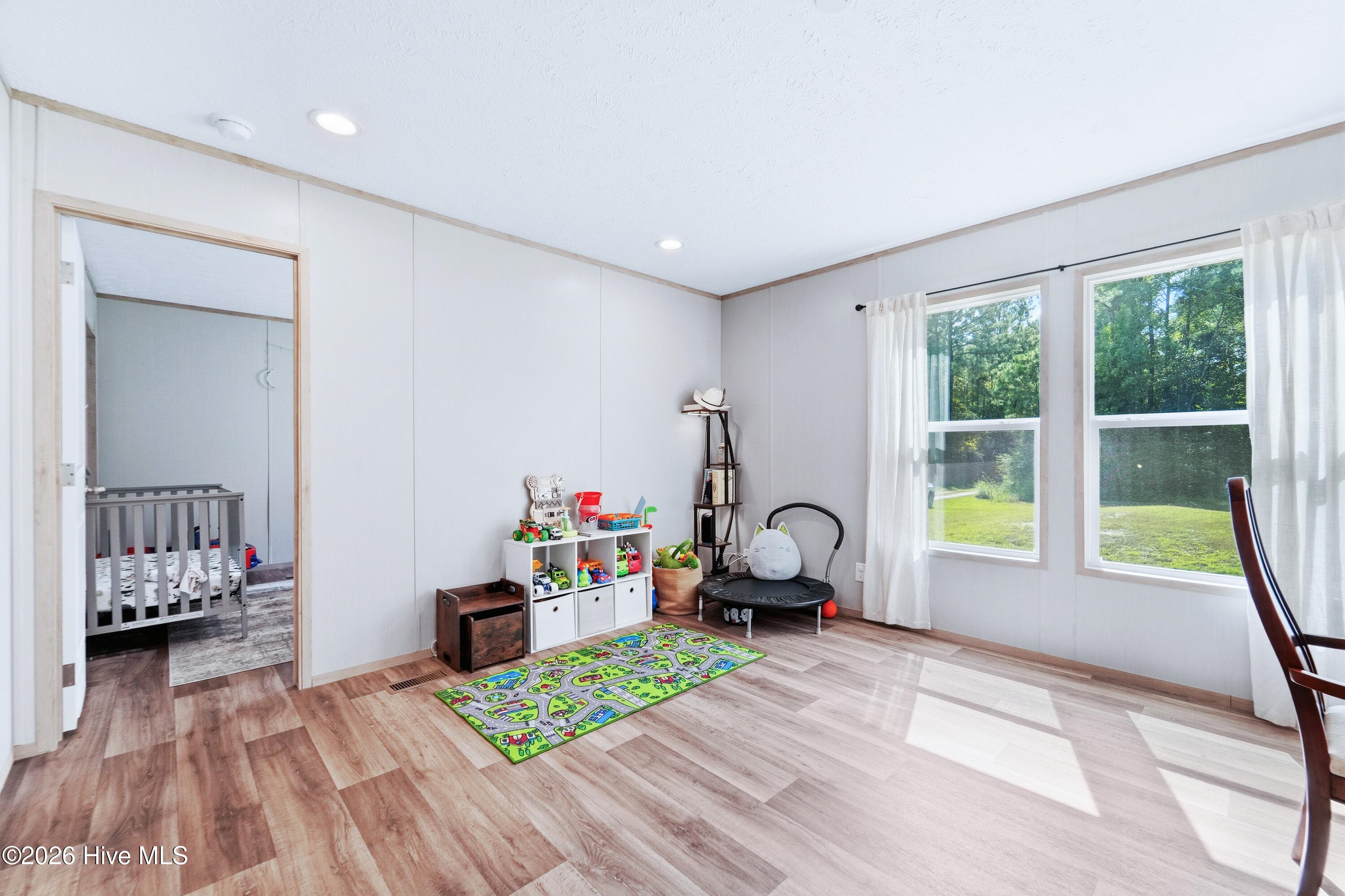 FAMILY ROOM - 856 Old 30 Road, Jacksonville, NC 28546