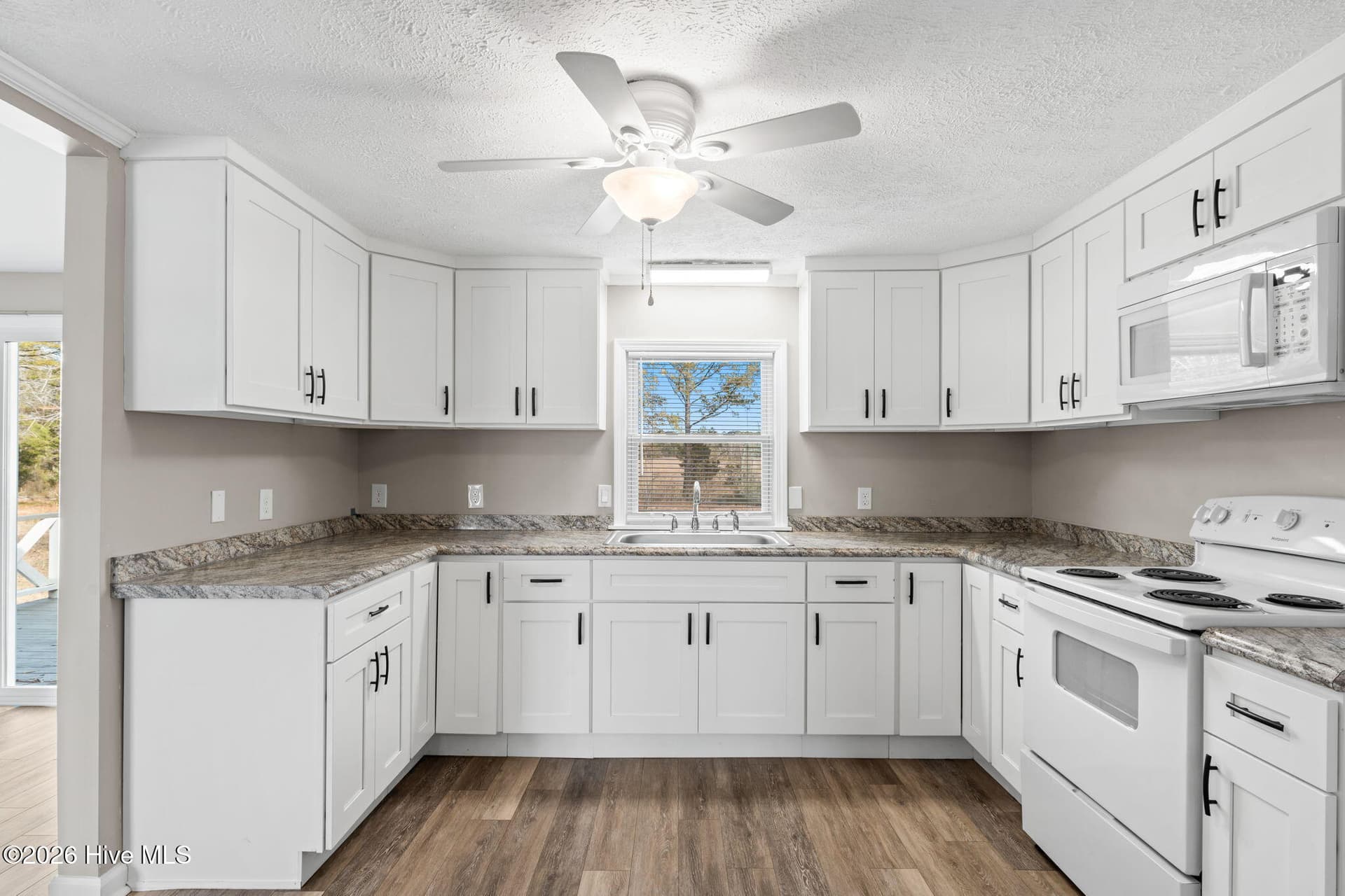 Manufactured Home at 286 Edgewater Drive SW, Shallotte, NC 28470, photo 35 of 56