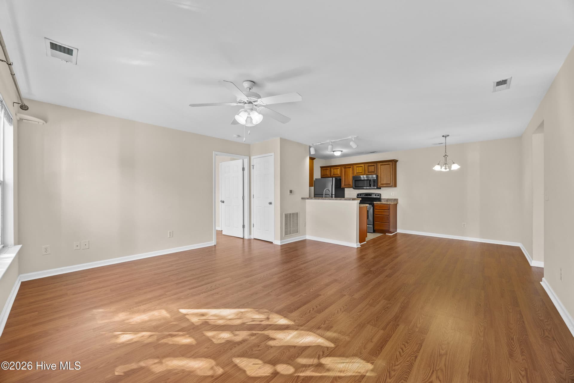Condominium at 4420 Jay Bird Circle Unit 101, Wilmington, NC 28412, photo 7 of 36