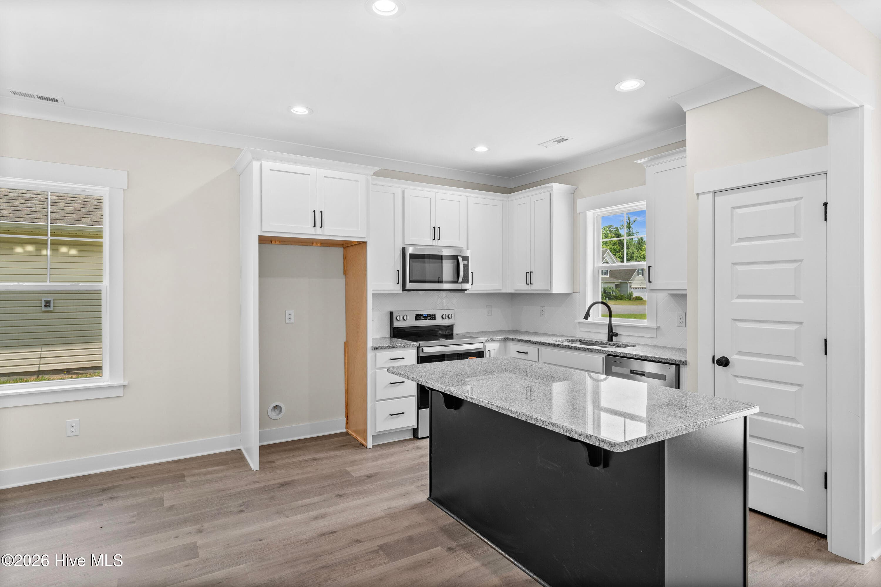 Single Family Residence at 318 Hawks Bluff Drive, New Bern, NC 28560, photo 19 of 109