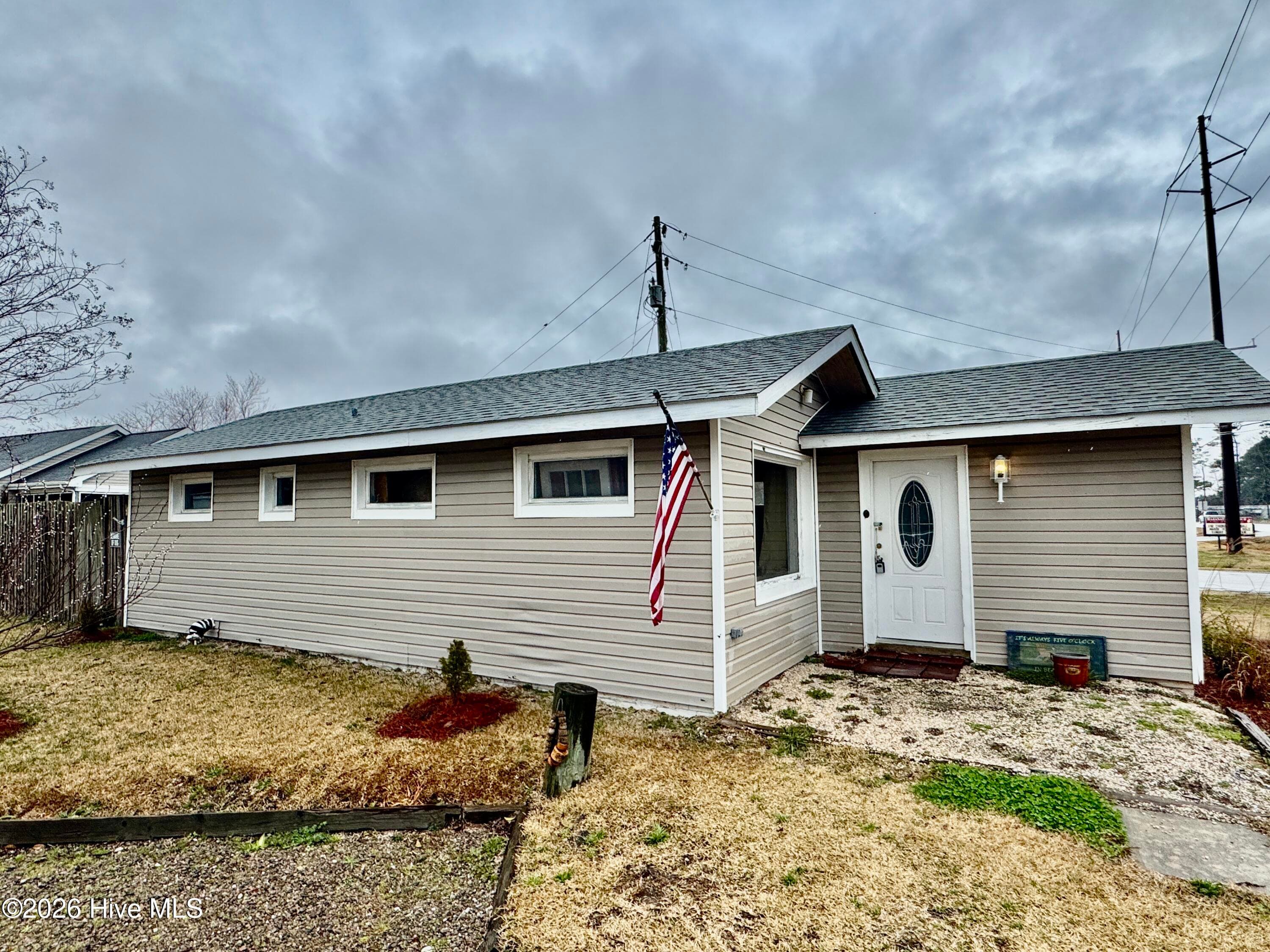 100 Earl Avenue, Beaufort, NC 28516