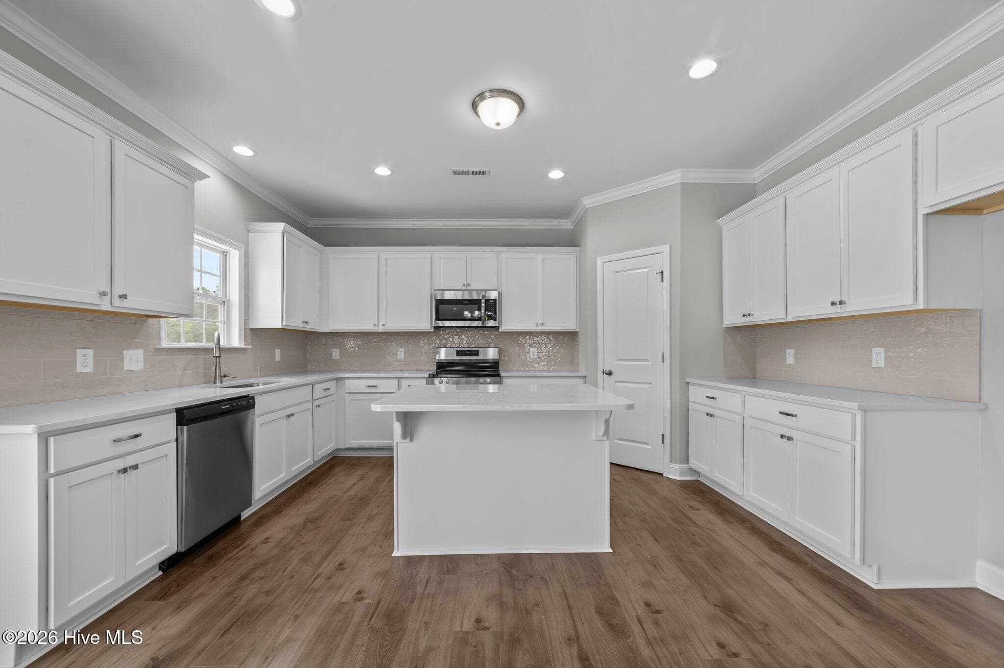 Photo of similar home - 878 Lendy Drive, Greenville, NC 27858