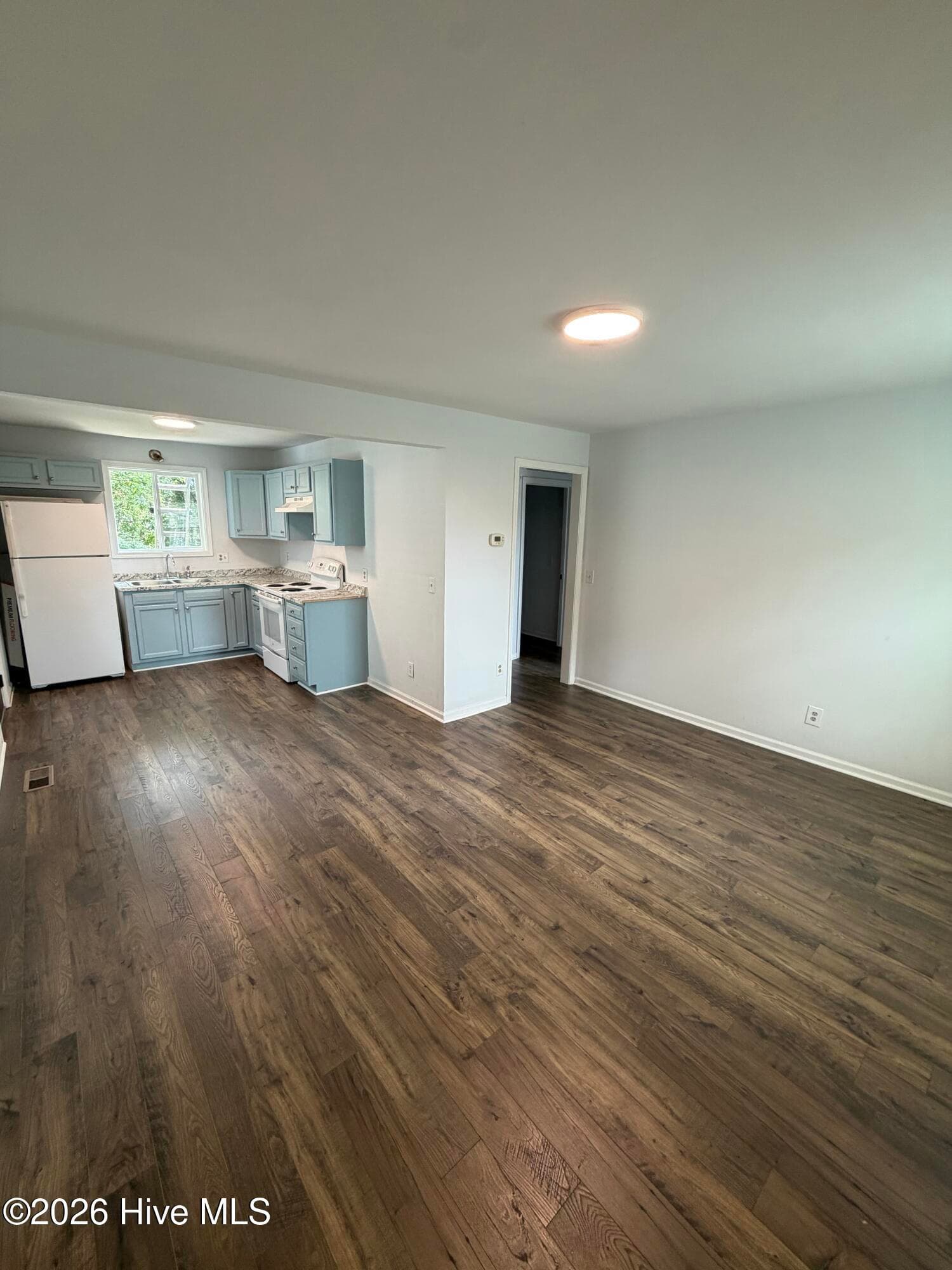 Single Family Residence at 1015 Queen Street, Wilmington, NC 28401, photo 8 of 9