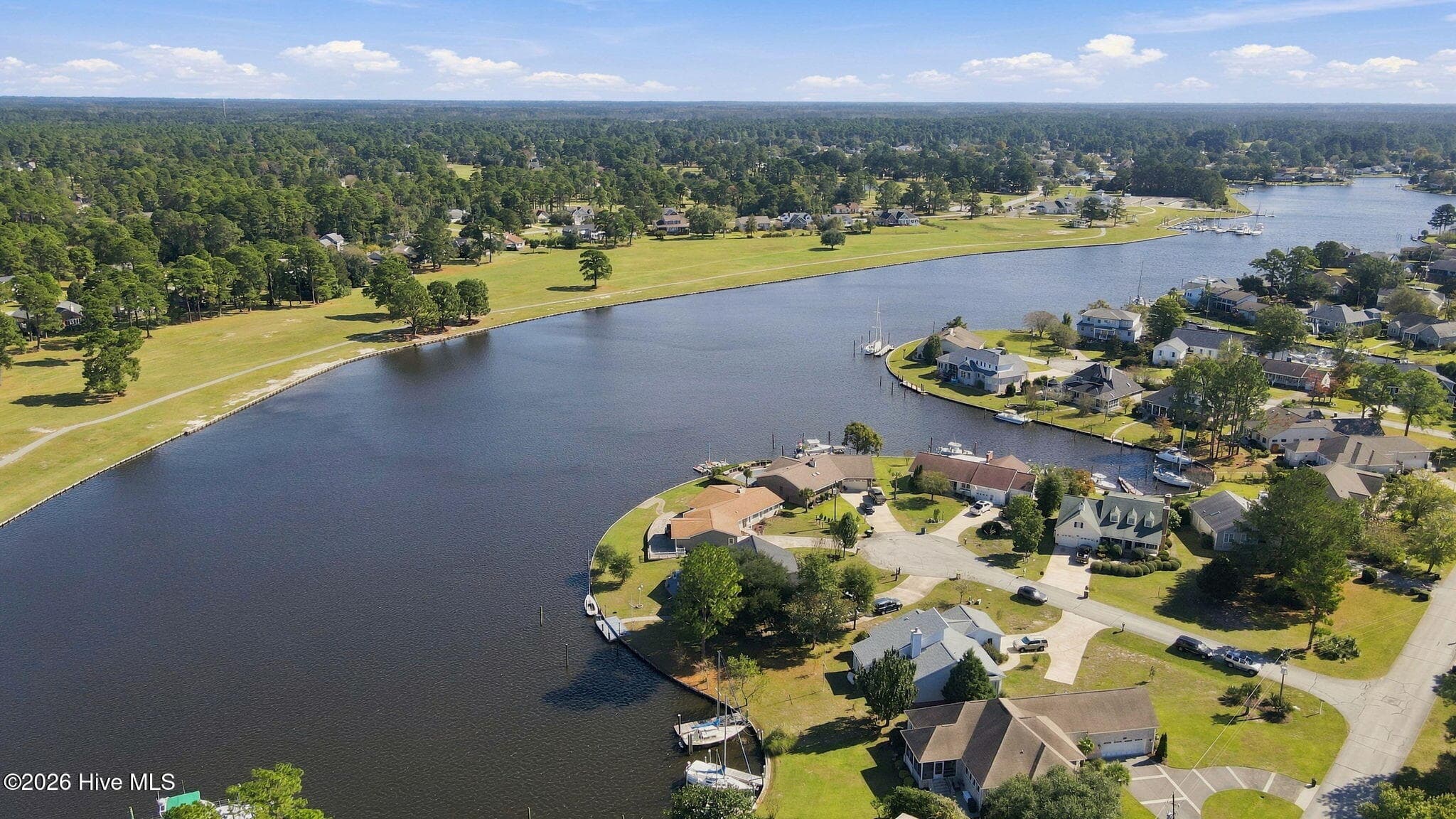 Single Family Residence at 905 Grenada Court, New Bern, NC 28560, photo 14 of 21