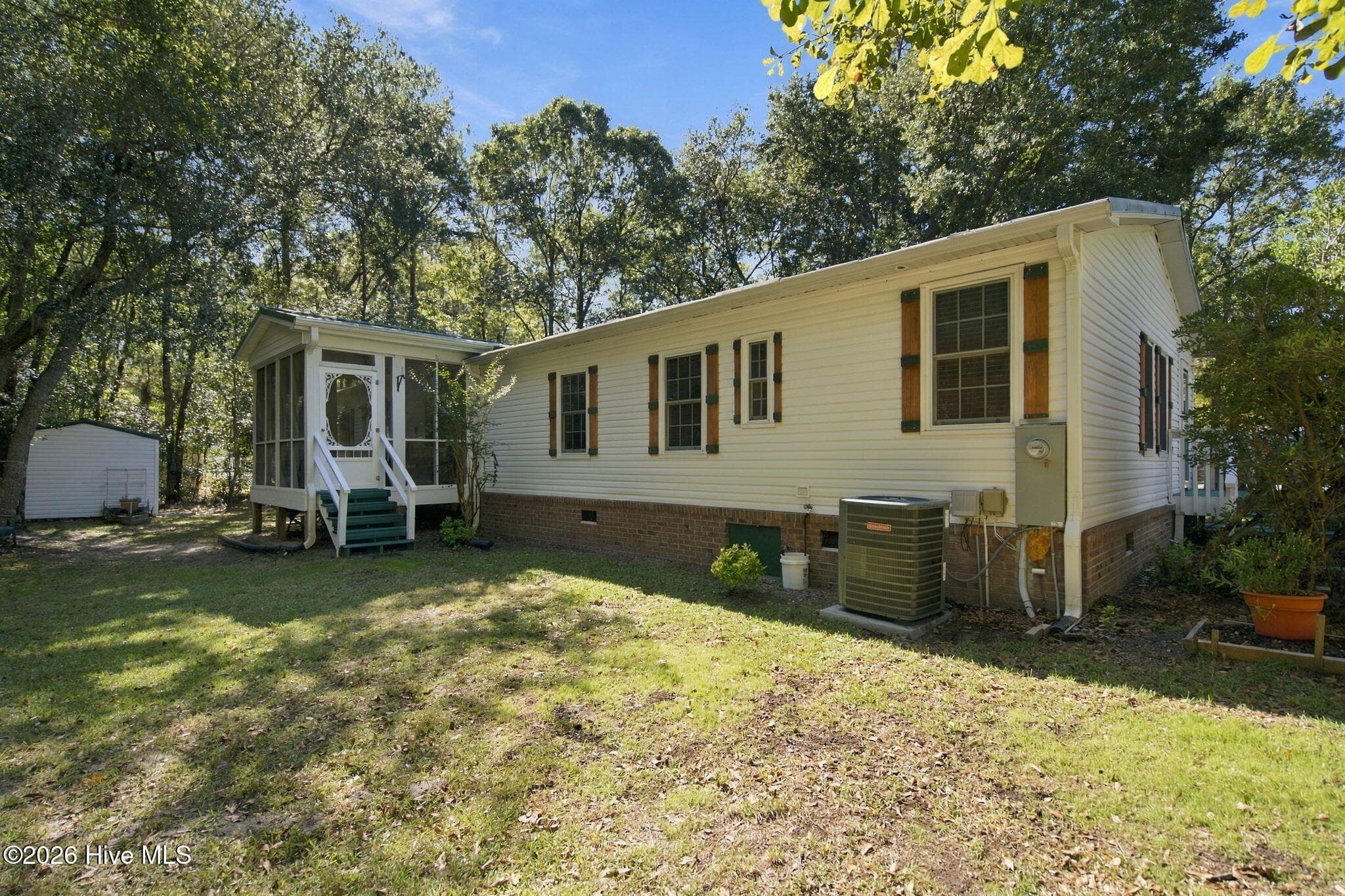 Manufactured Home at 42 Warwick Court, Hampstead, NC 28443, photo 34 of 55