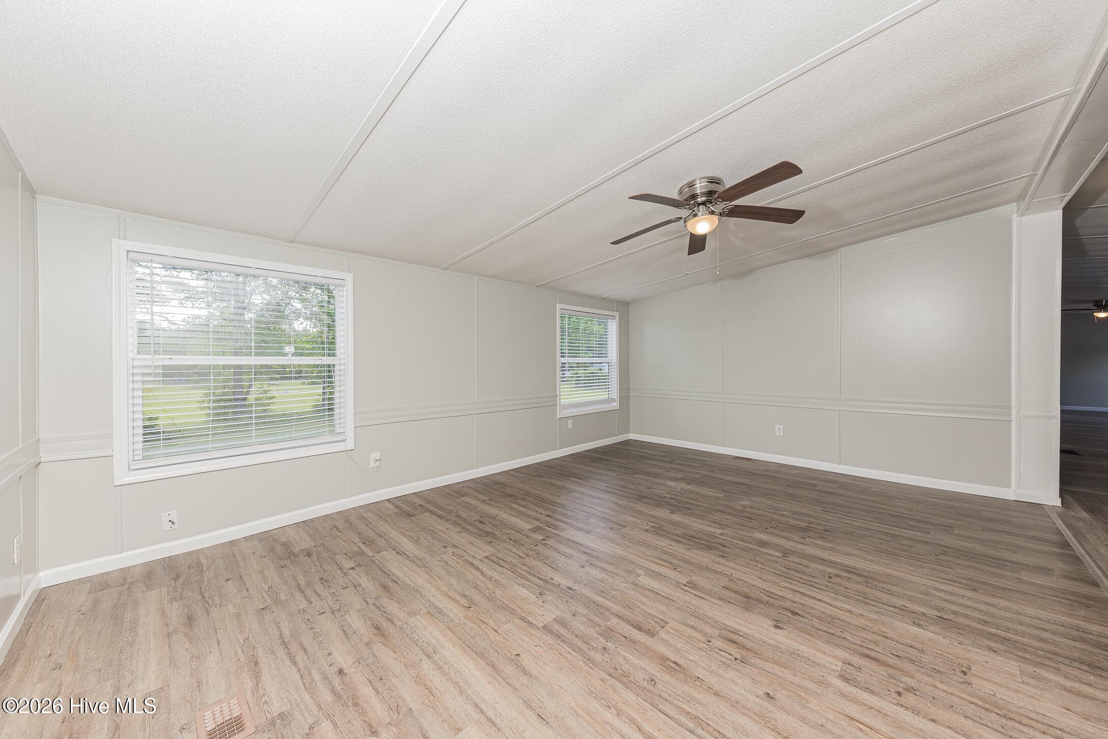Manufactured Home at 122 Woodbrook Drive, Midway Park, NC 28544, photo 27 of 47