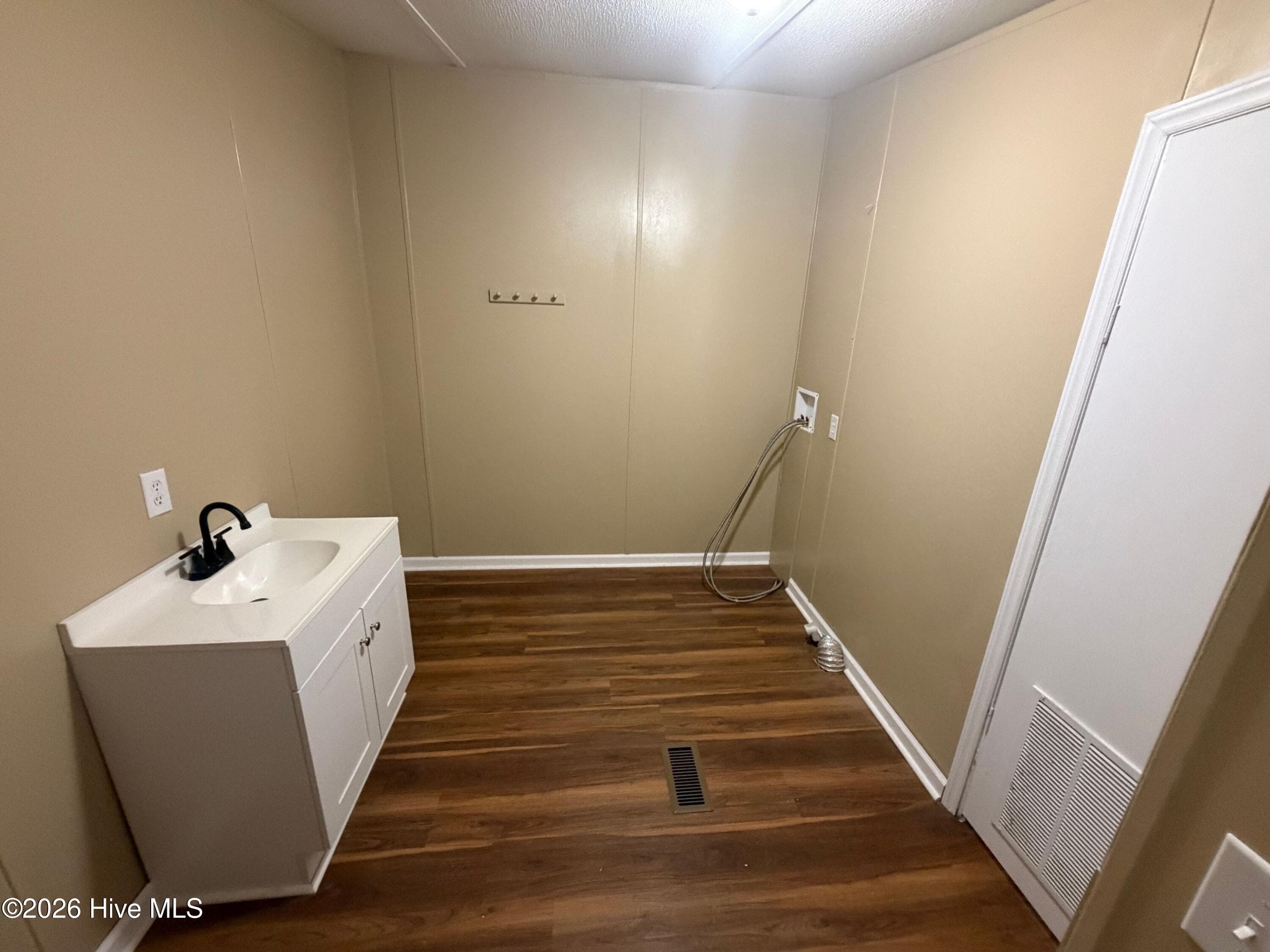 Manufactured Home at 1110 E Northern Boulevard, Tarboro, NC 27886, Tarboro, photo 33 of 37