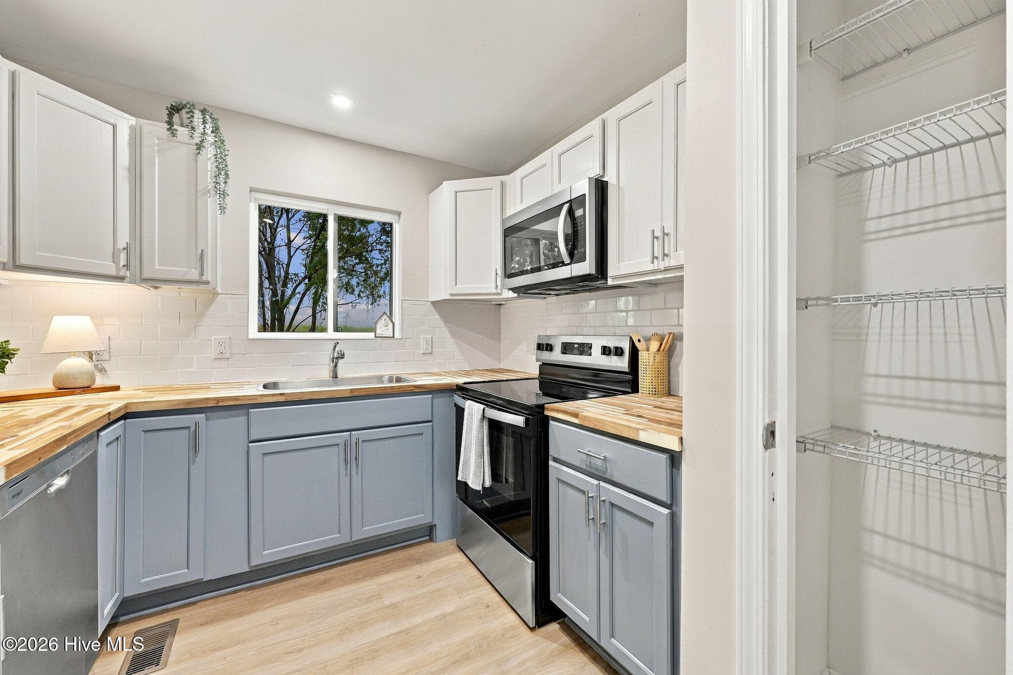 Single Family Residence at 23526 Nc 33 E, Aurora, NC 27806, photo 12 of 44