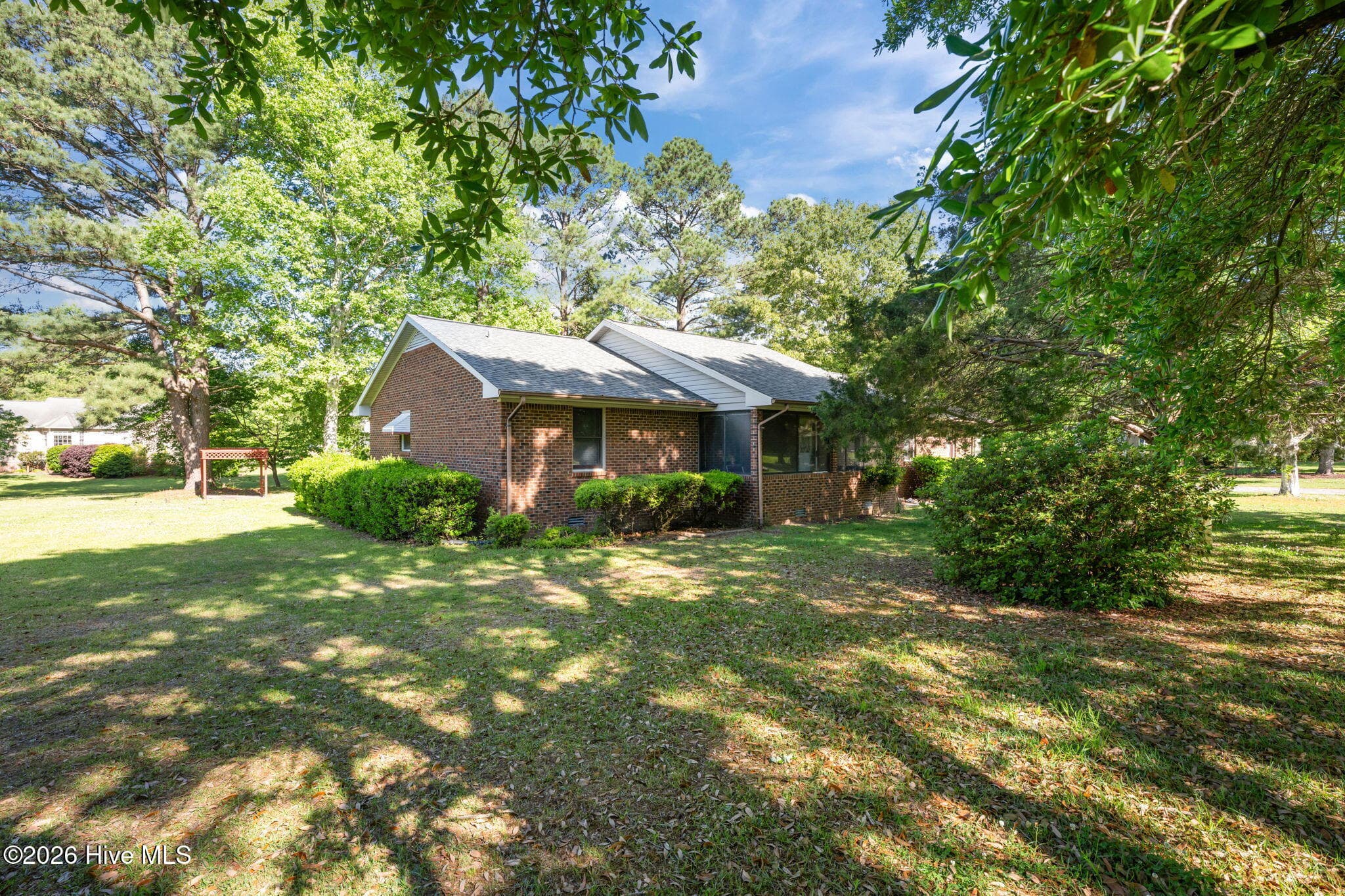 Single Family Residence at 4802 Meadow Court Drive, New Bern, NC 28562, photo 4 of 52