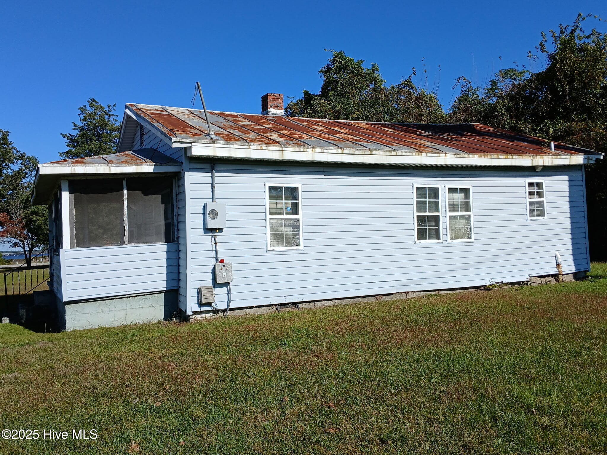 Single Family Residence at 409 Plum Street, New Bern, NC 28560, photo 2 of 22