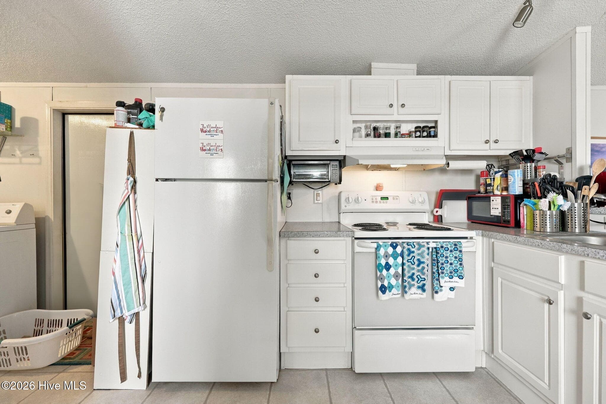 Manufactured Home at 1530 Salter Path Road 15, Indian Beach, NC 28512, photo 10 of 33