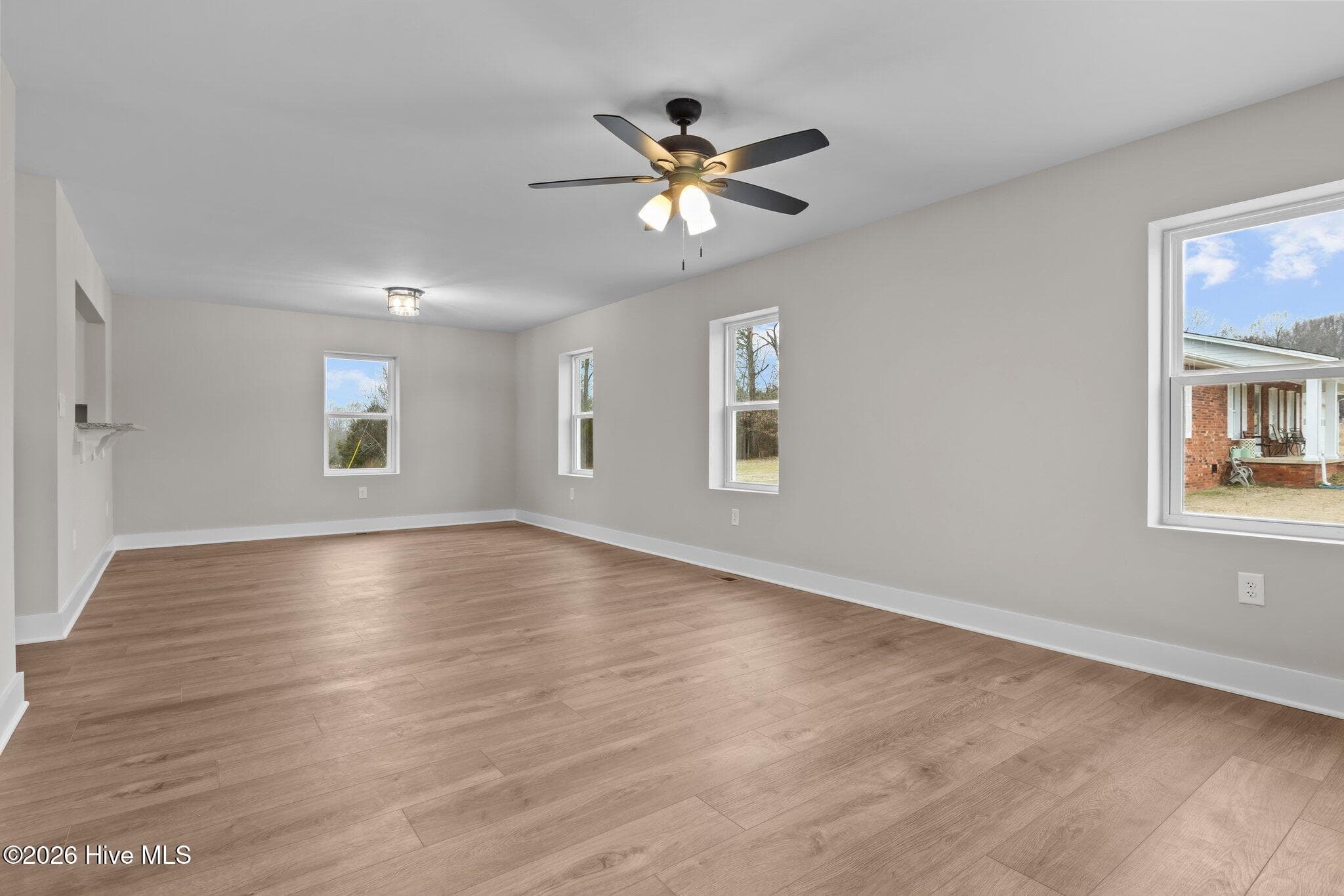 Single Family Residence at 825 Washington Post Road, New Bern, NC 28562, photo 5 of 7