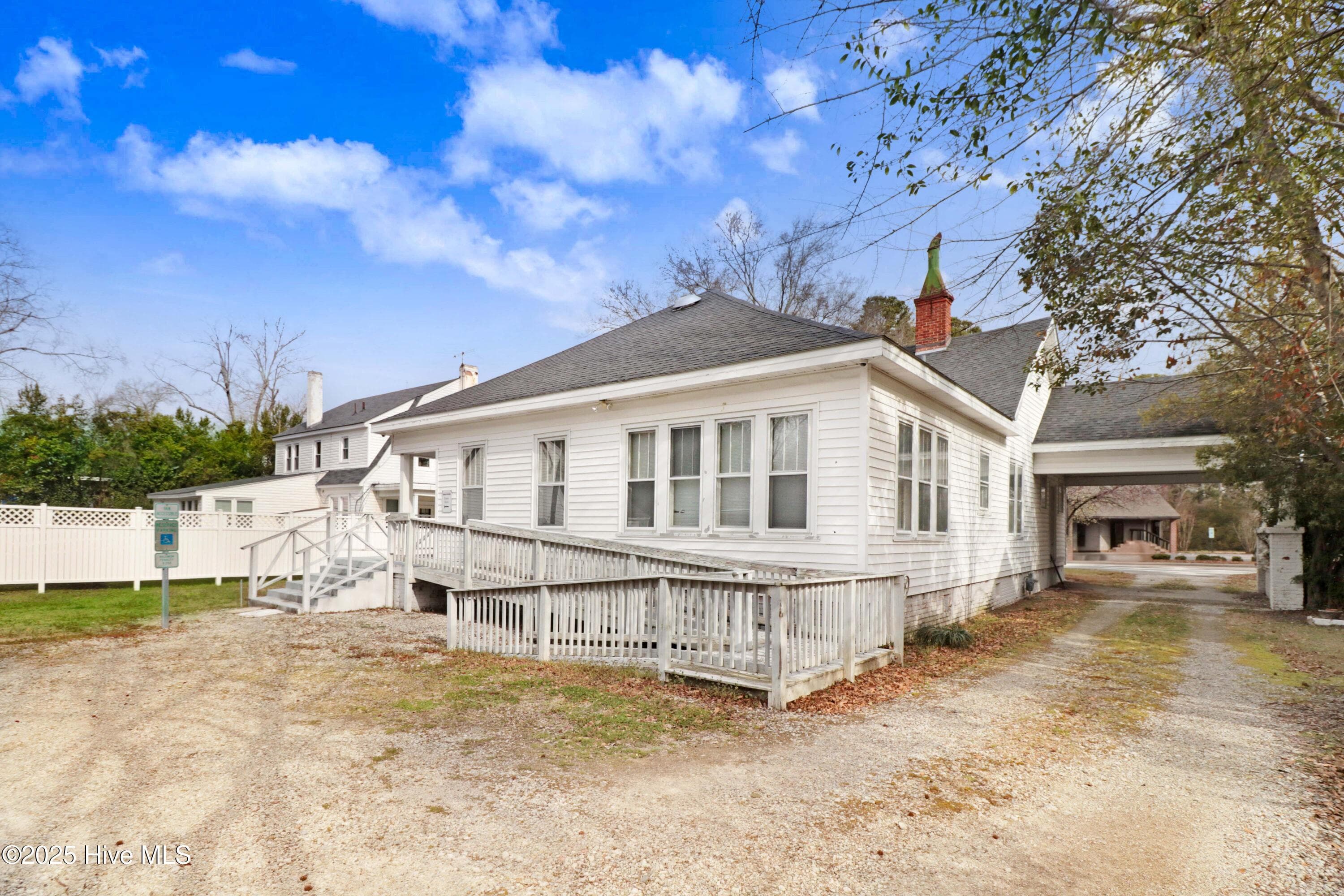 Single Family Residence at 1206 E Ash Street, Goldsboro, NC 27530, photo 4 of 19