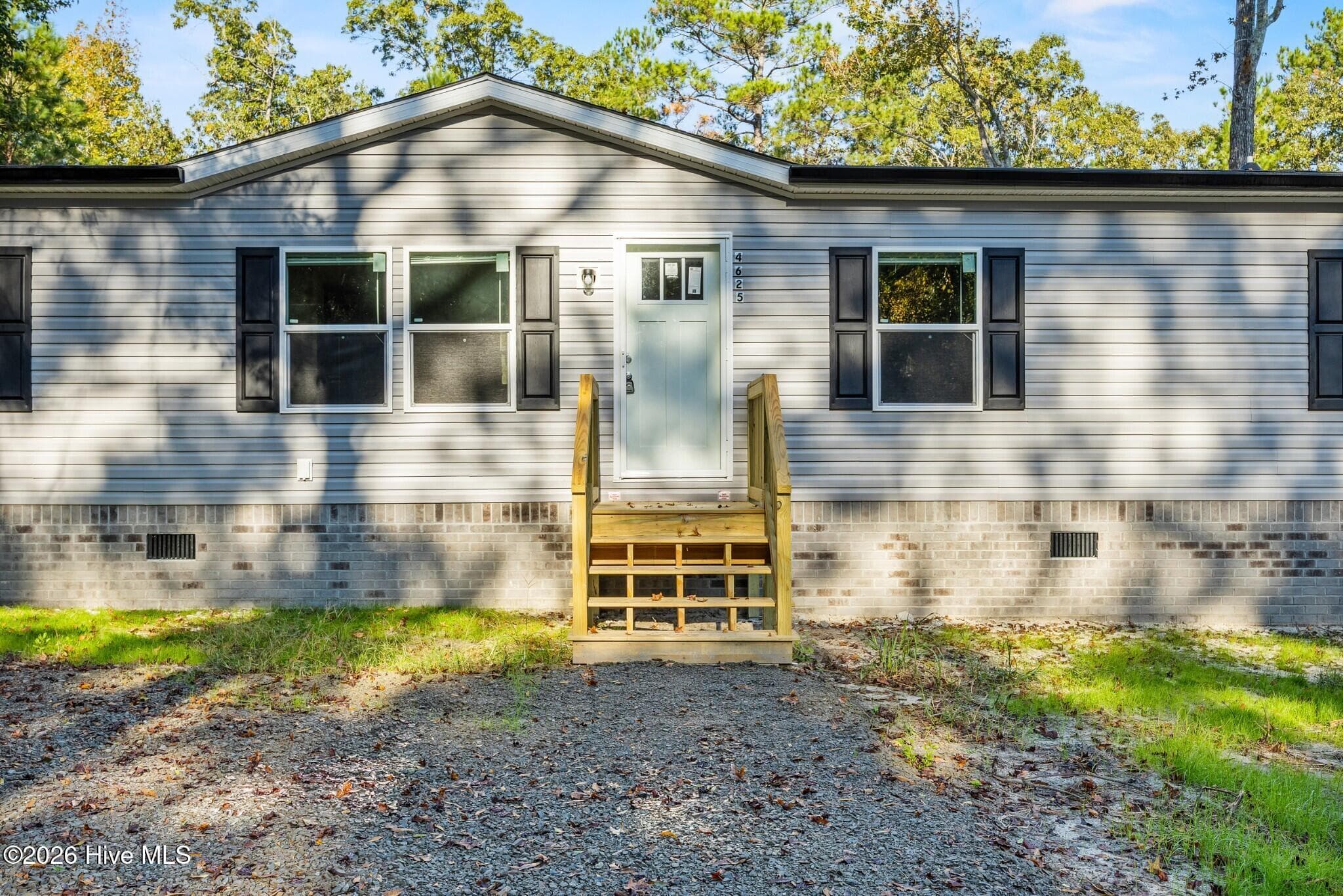 Manufactured Home at 4625 Smith Briggs Lane, Northwest, NC 28451, photo 4 of 35