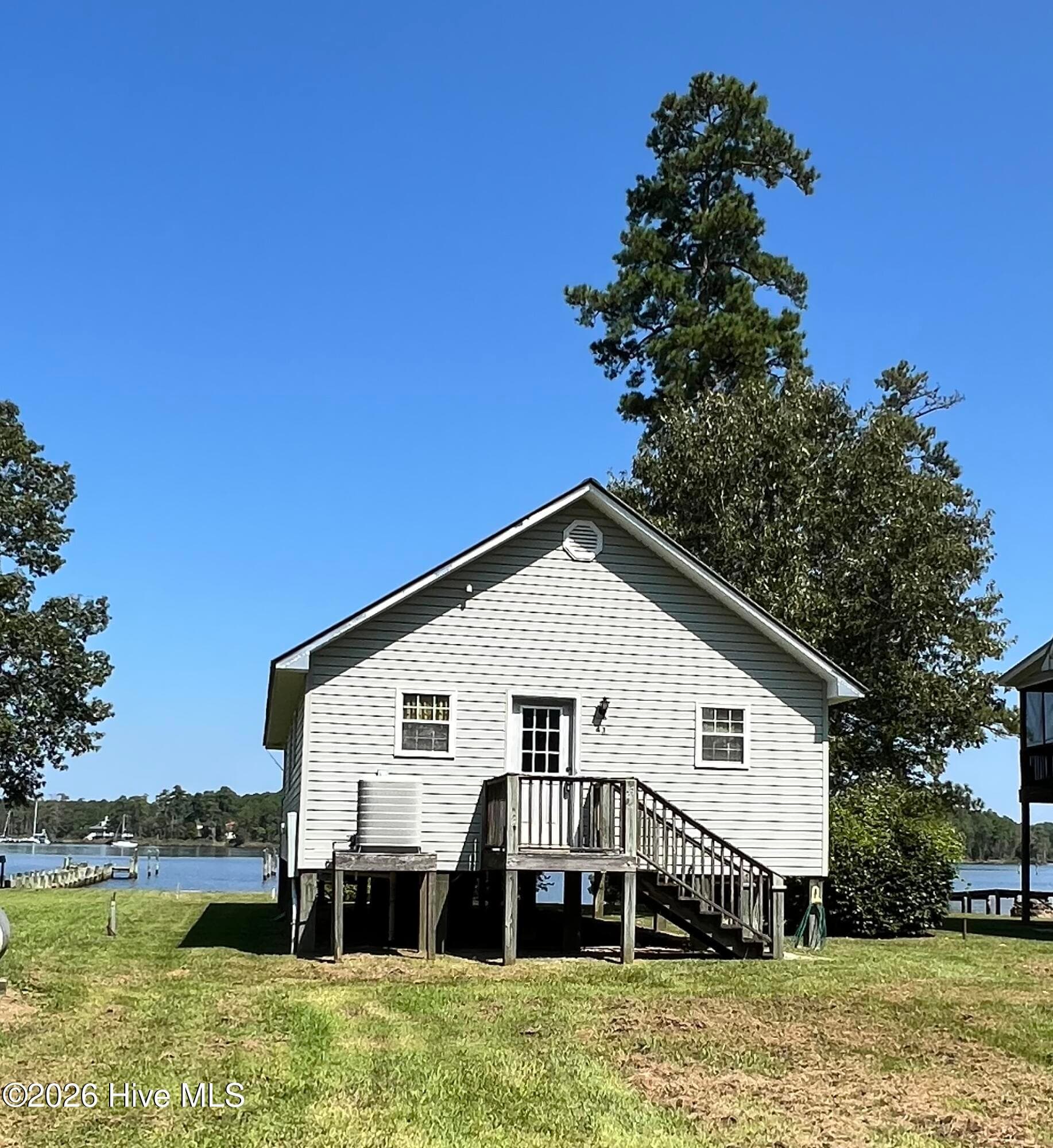 201 Barnes-Foster Loop Road, Belhaven, NC 27810