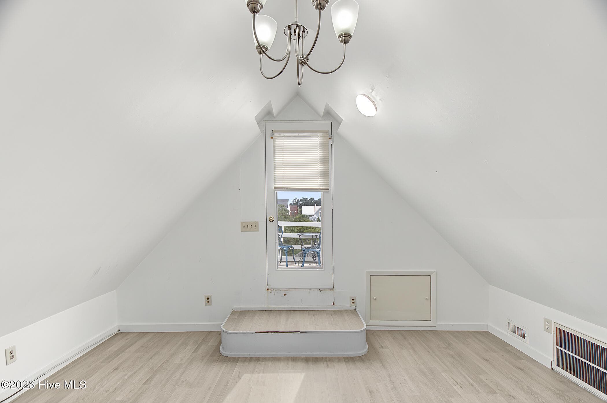 Bonus Room - 212 Orange Street, Beaufort, NC 28516