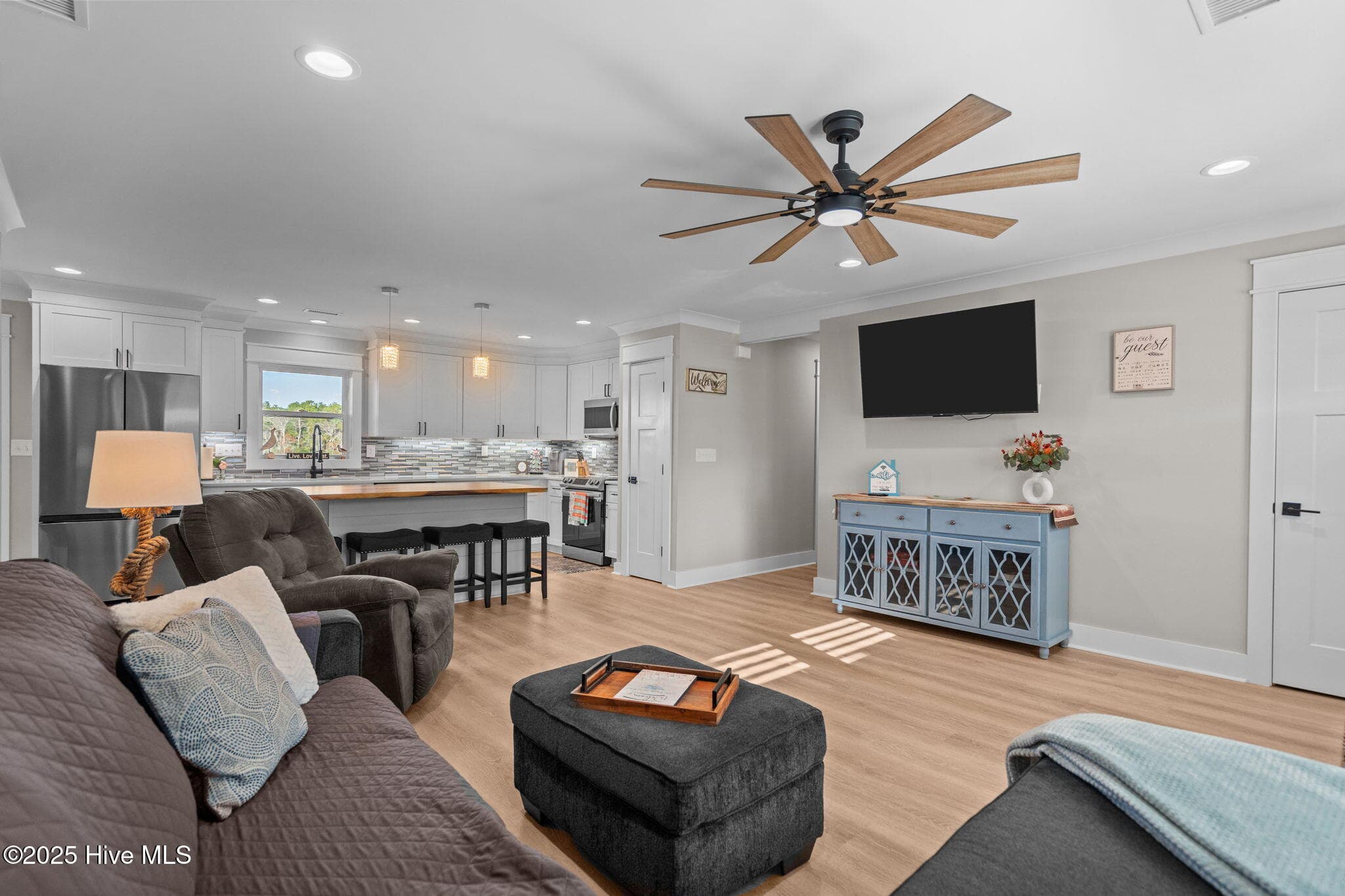 LIVING ROOM - 2037 Oxpen Road SW, Supply, NC 28462
