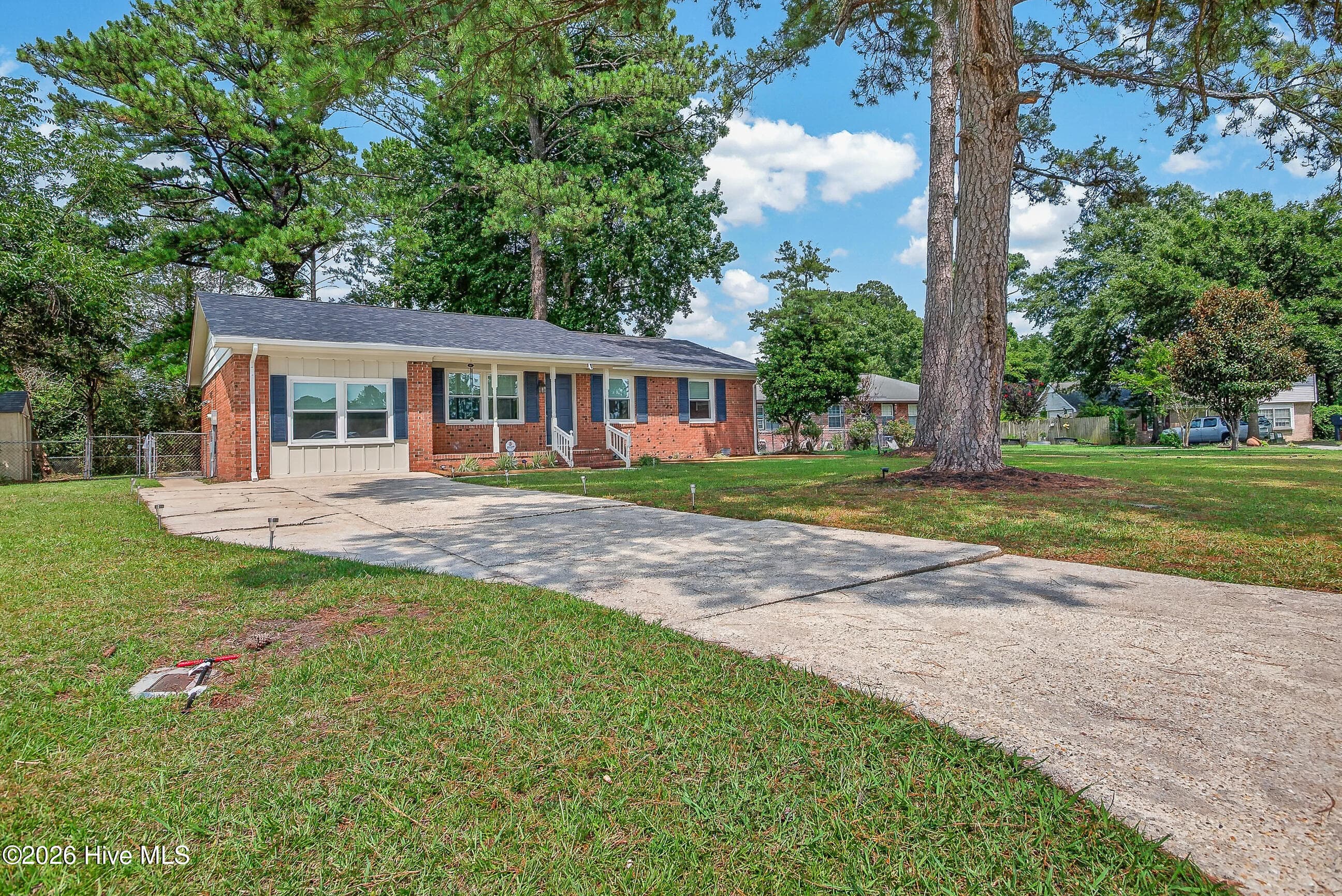 Single Family Residence at 125 Linda Loop, Jacksonville, NC 28546, photo 4 of 34