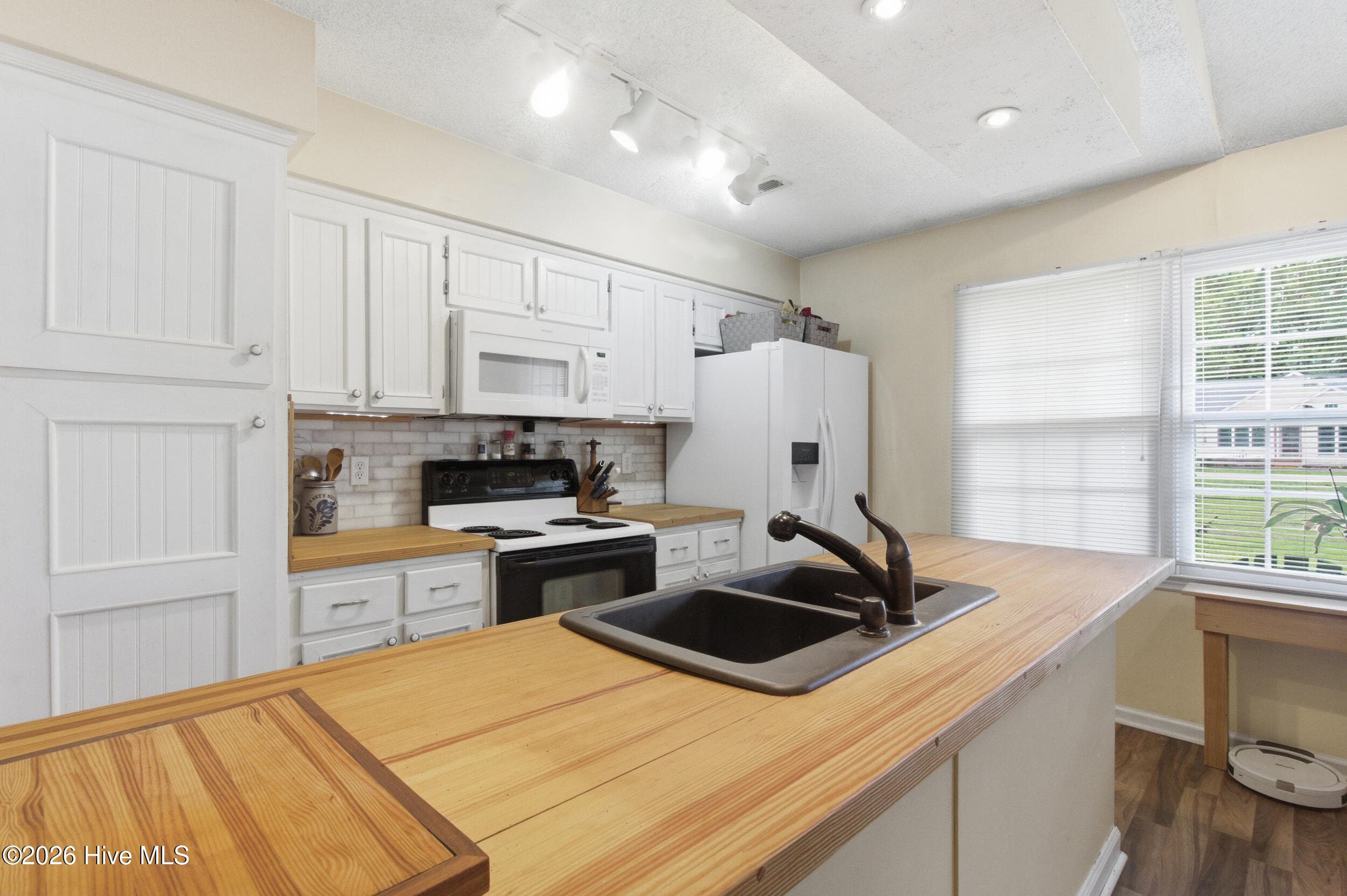 Kitchen - 1820 Caracara Drive, New Bern, NC 28560