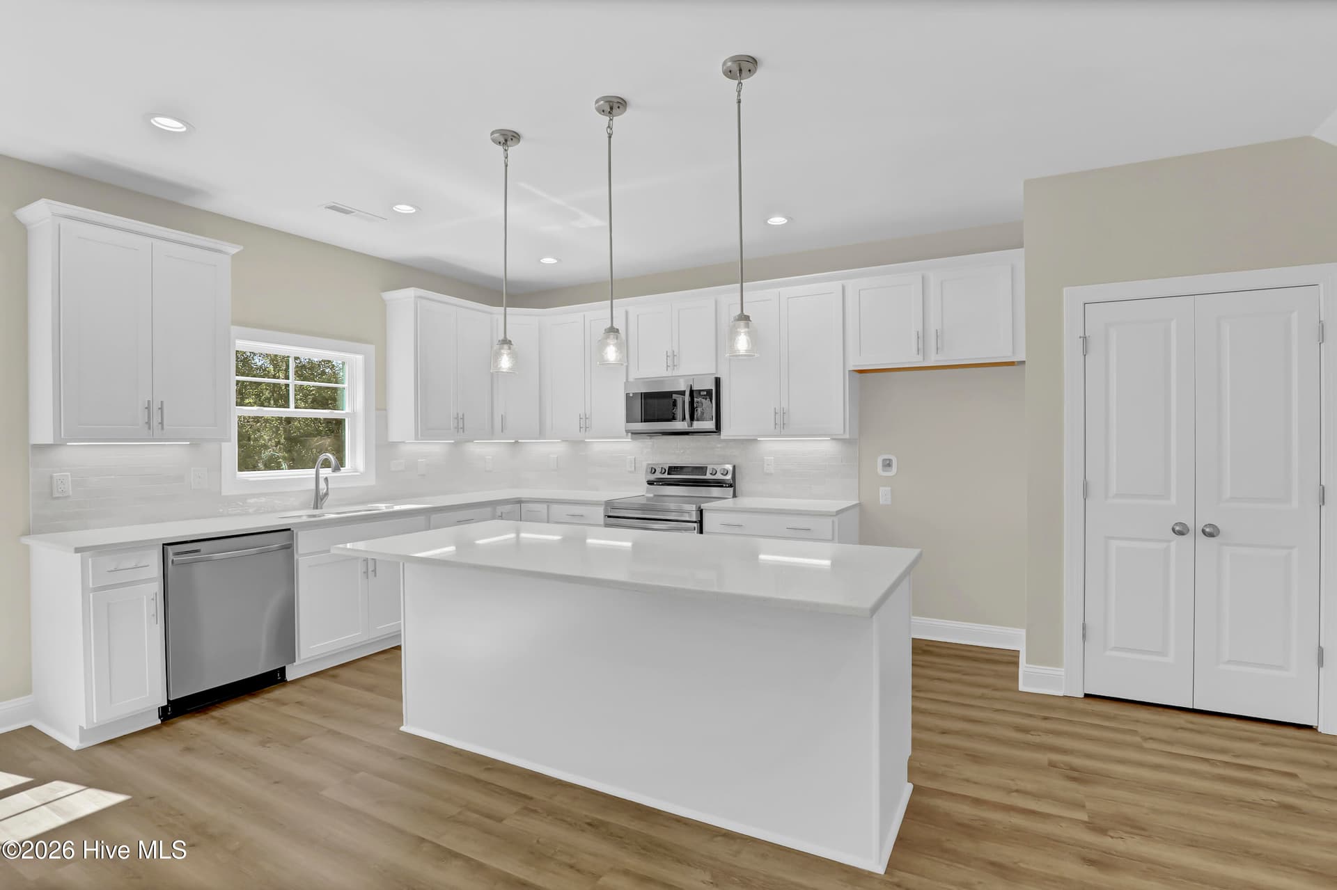 Single Family Residence at 126 Penquin Place, Hampstead, NC 28443, photo 5 of 21