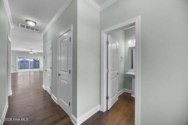Single Family Residence at 4550 Huntsman Court, Castle Hayne, NC 28429, photo 7 of 74