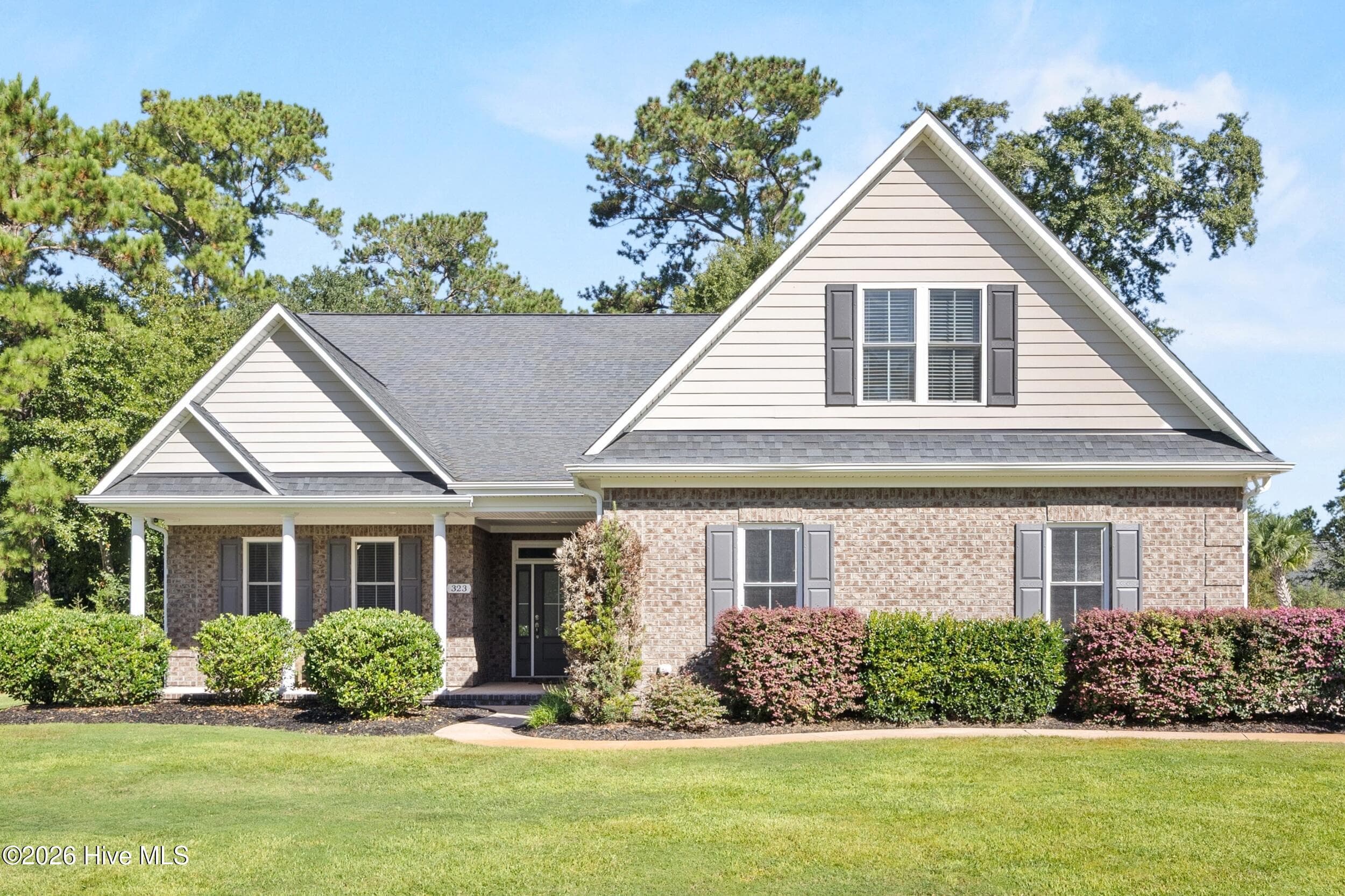 Single Family Residence at 323 Crown Pointe Drive, Hampstead, NC 28443, photo 8 of 71