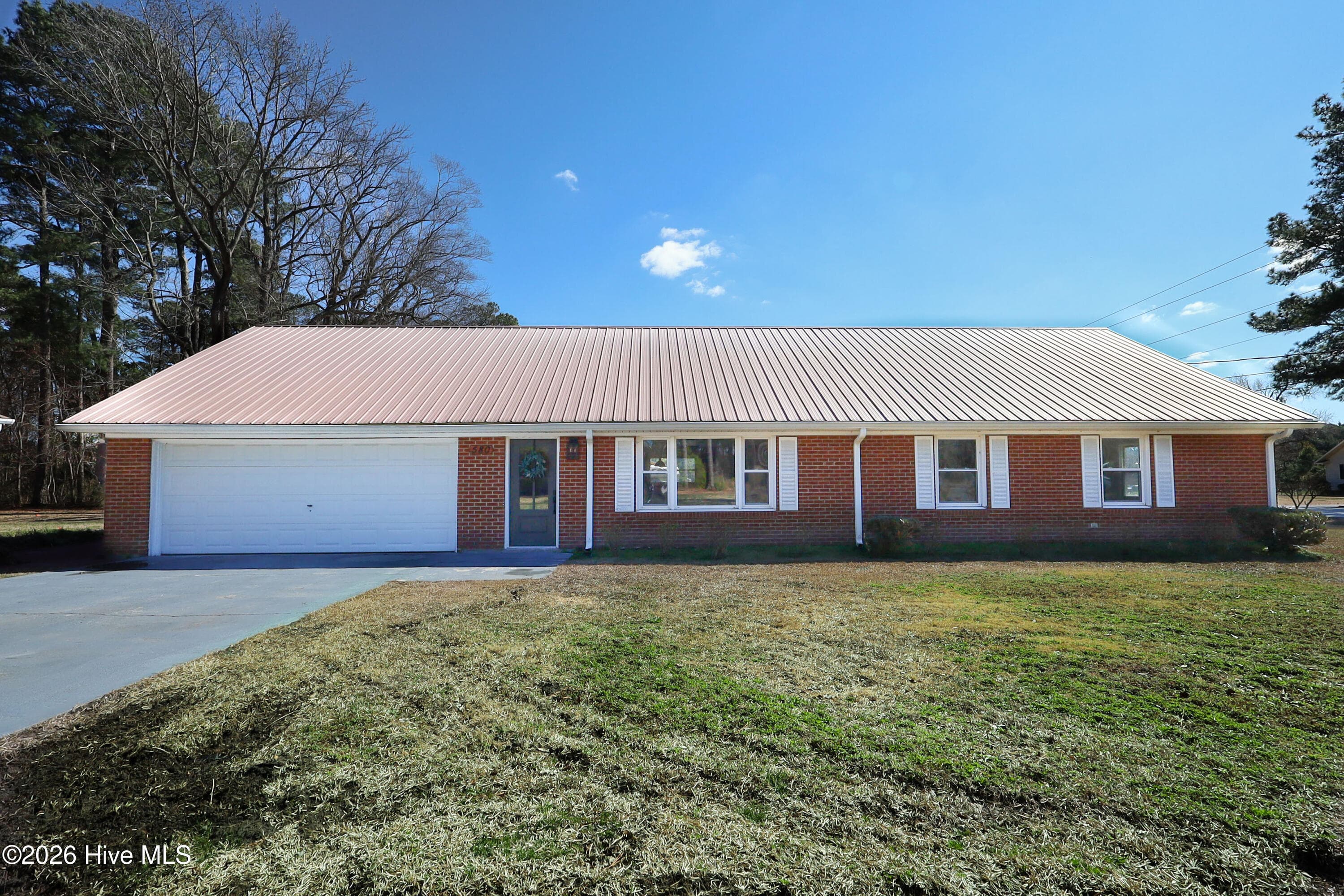 Single Family Residence at 580 Koonce Fork Road, Richlands, NC 28574, photo 2 of 59