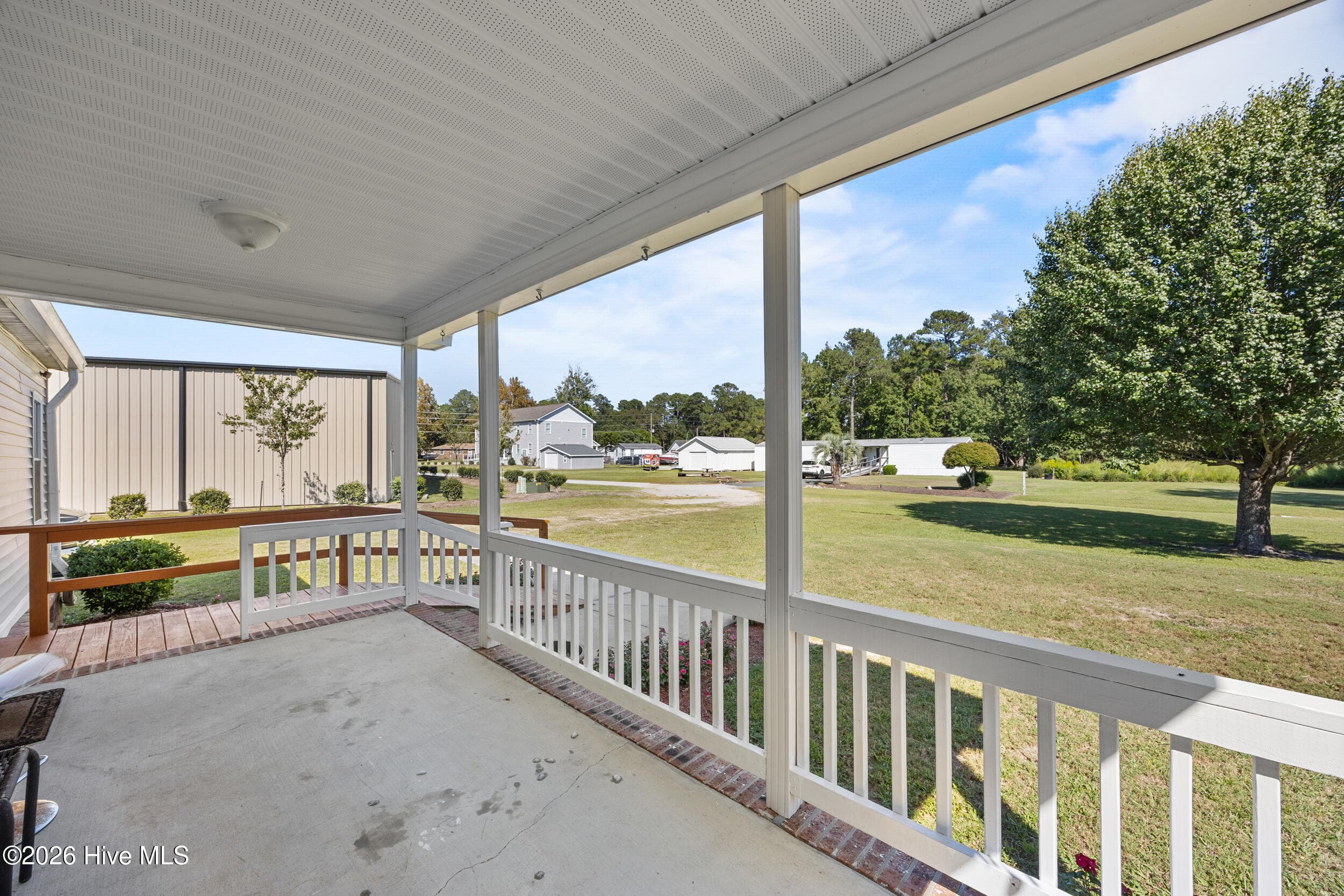Manufactured Home at 195 Calabash Road NW, Calabash, NC 28467, photo 4 of 37