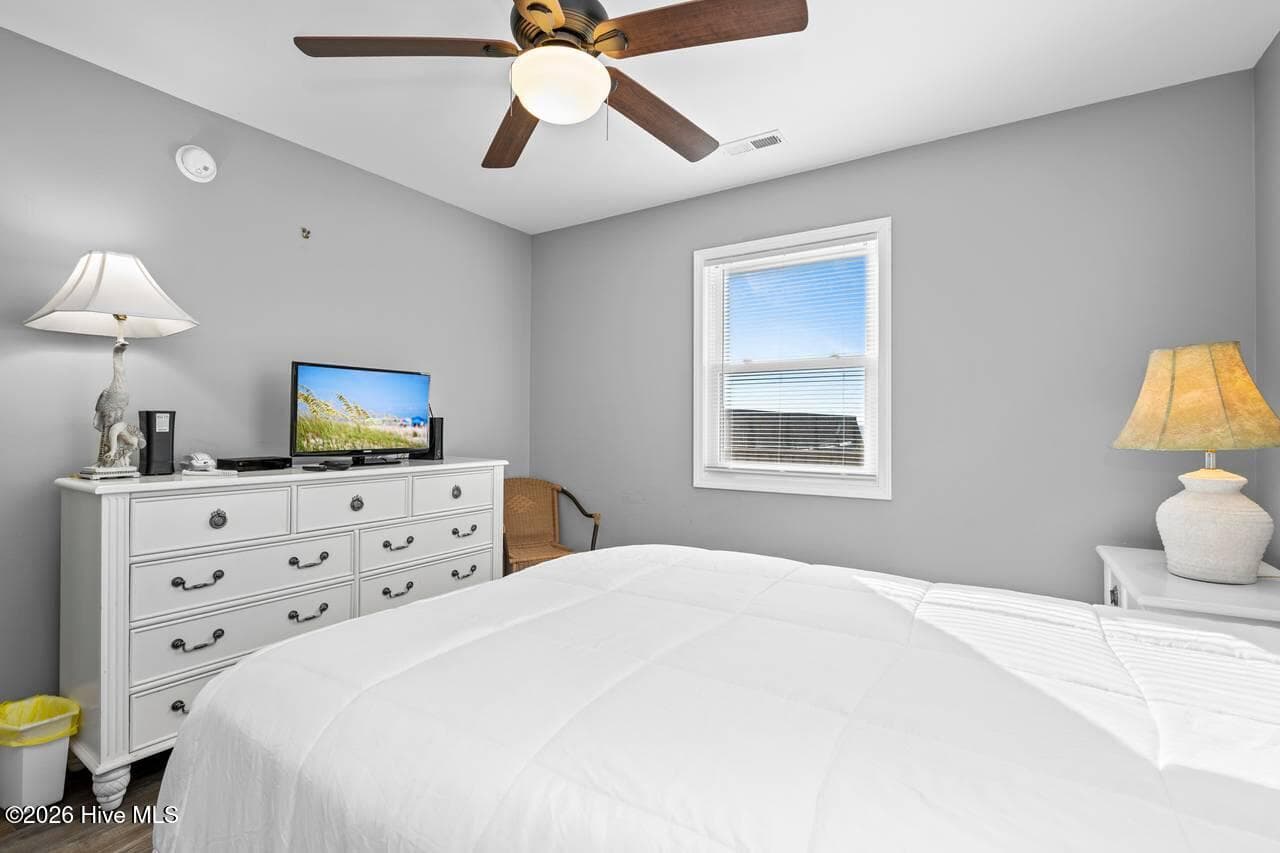Single Family Residence at 2005 Ocean Drive, Emerald Isle, NC 28594, photo 15 of 31