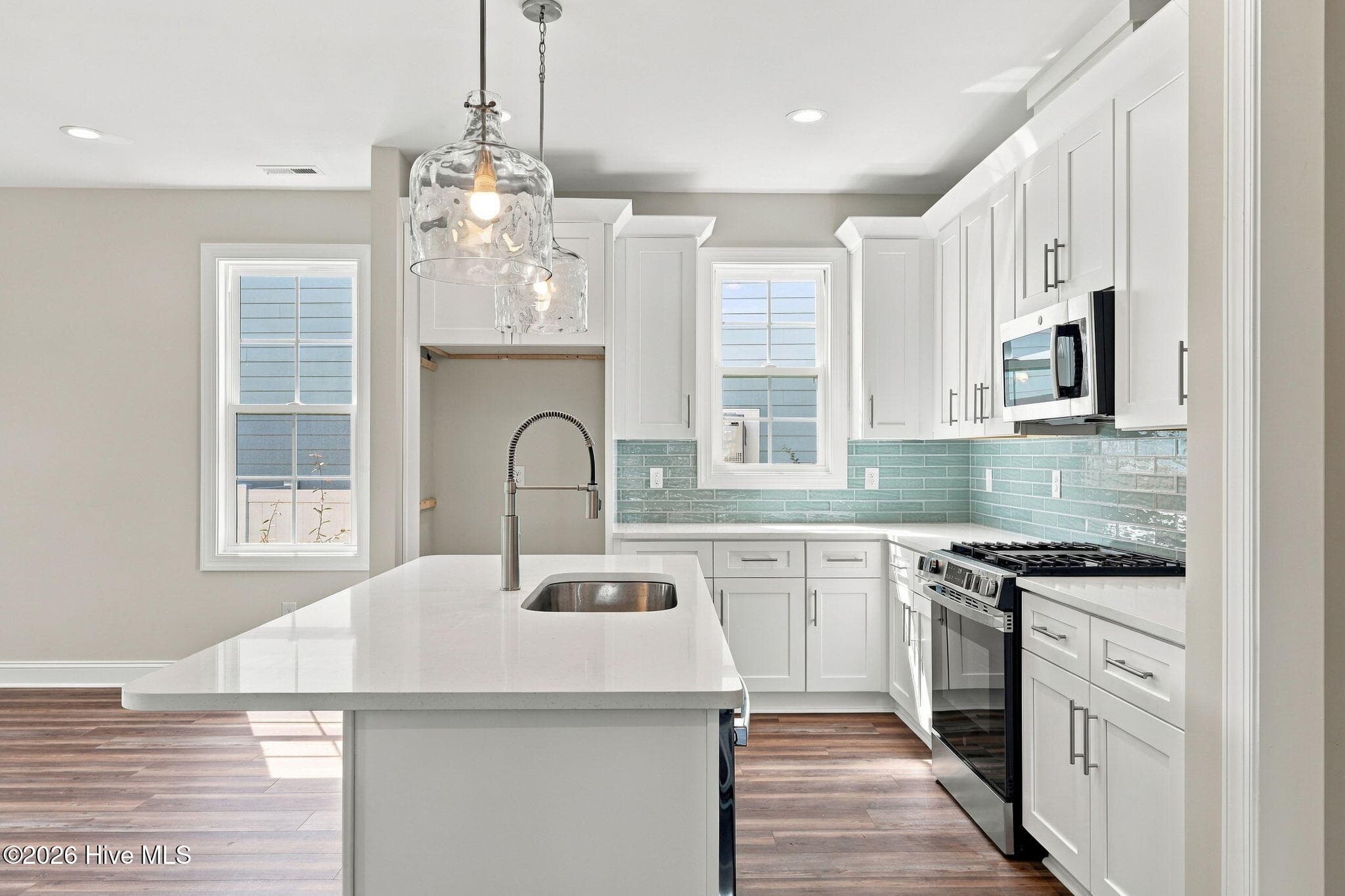 Single Family Residence at 4004 Brighton Drive, New Bern, NC 28562, photo 11 of 71