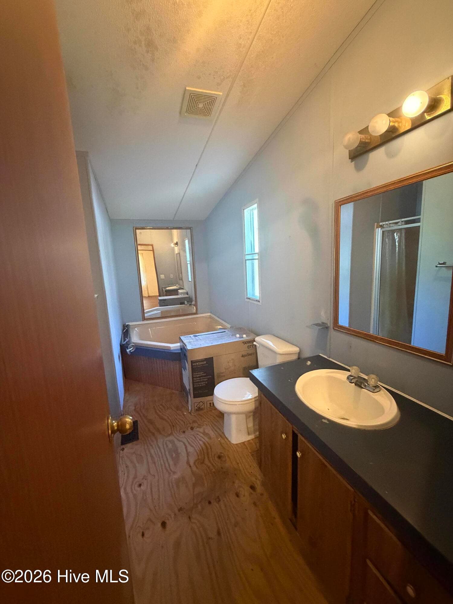 Manufactured Home at 1110 Hewett Road SW, Supply, NC 28462, photo 13 of 18