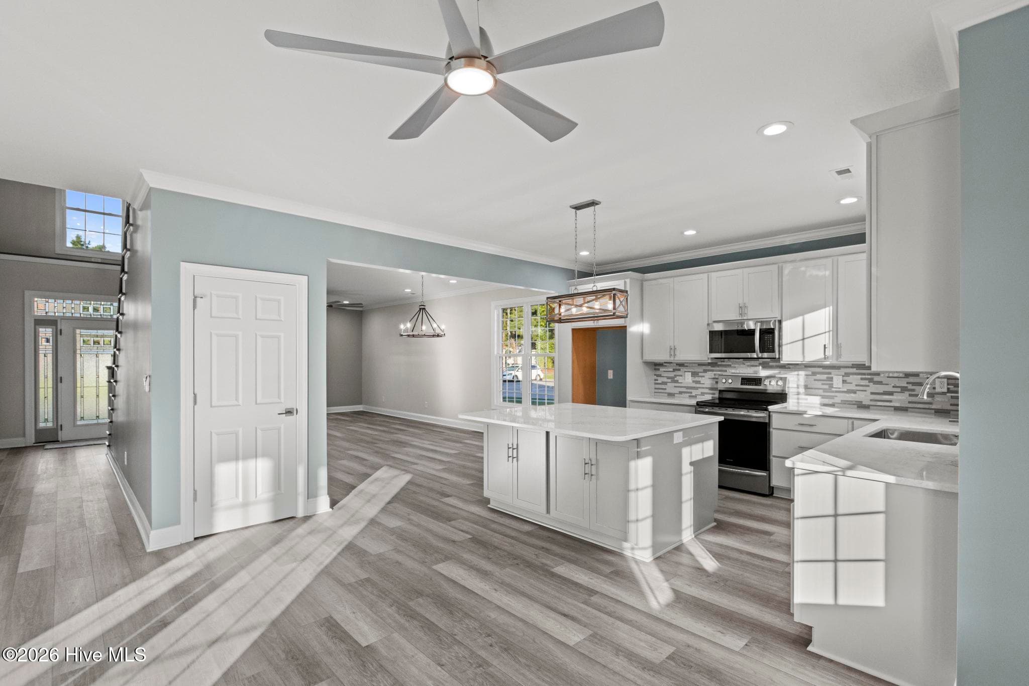 Single Family Residence at 401 King Richard Court, Jacksonville, NC 28546, photo 14 of 46