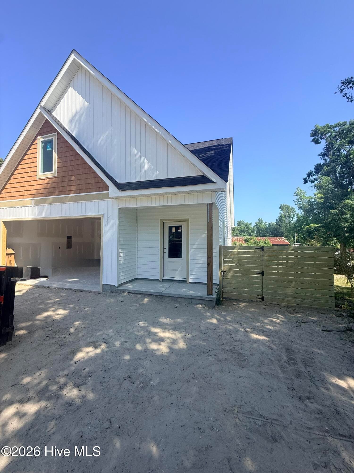 Single Family Residence at 164 Bahama Drive, Hampstead, NC 28443, photo 9 of 103