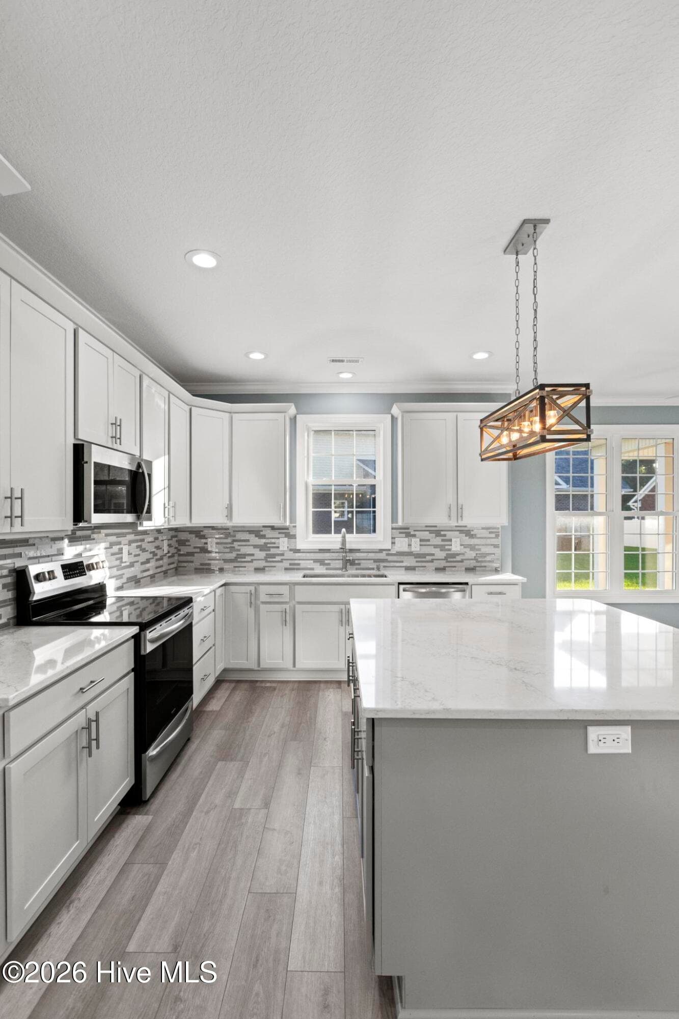 Single Family Residence at 401 King Richard Court, Jacksonville, NC 28546, photo 12 of 46
