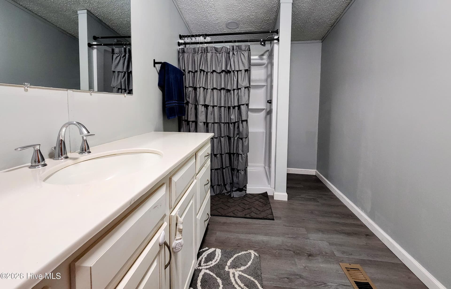 Manufactured Home at 623 Sandy Bluff Drive SW, Supply, NC 28462, photo 11 of 26